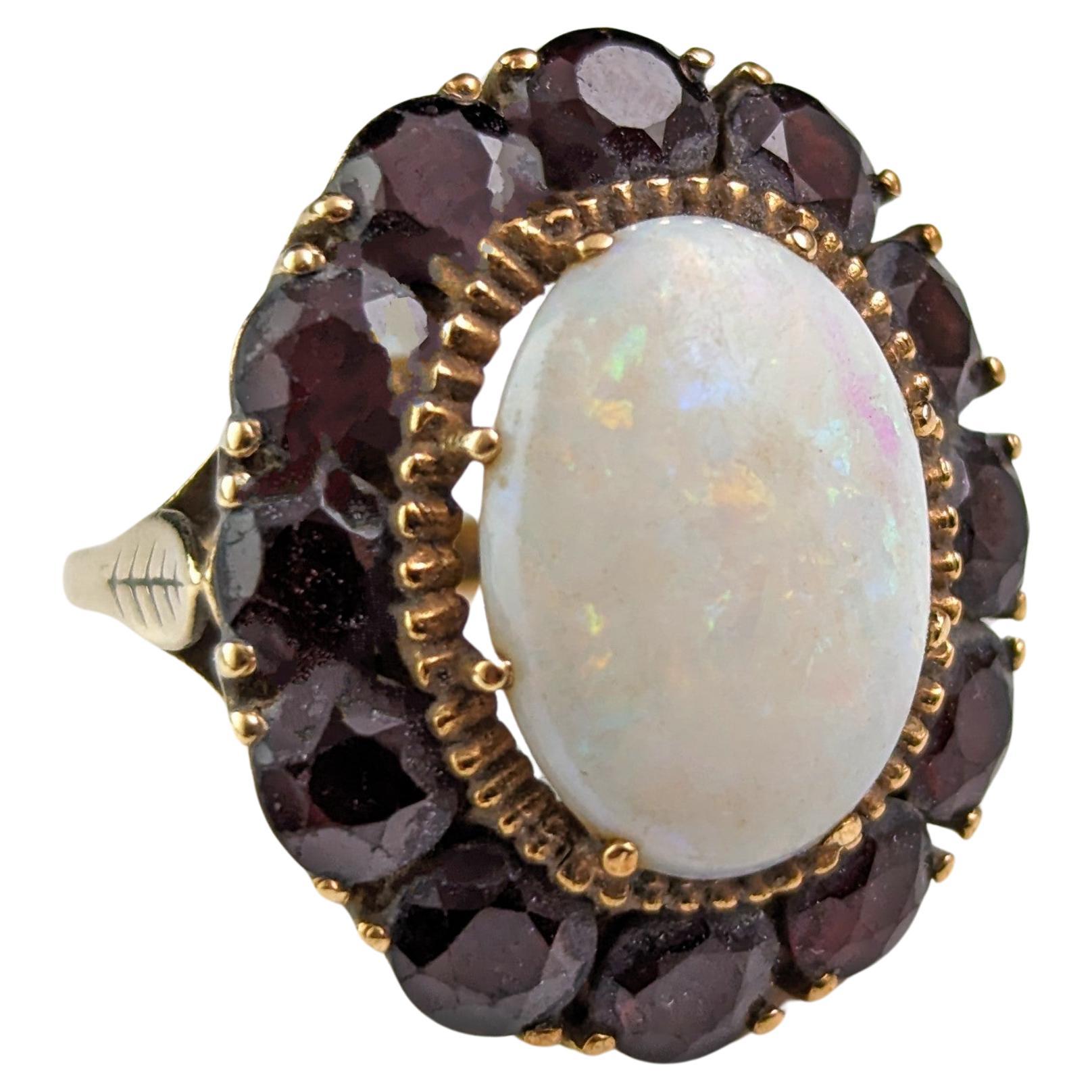 Großer Vintage-Cluster-Ring mit Opal und Granat, 9k Gelbgold 