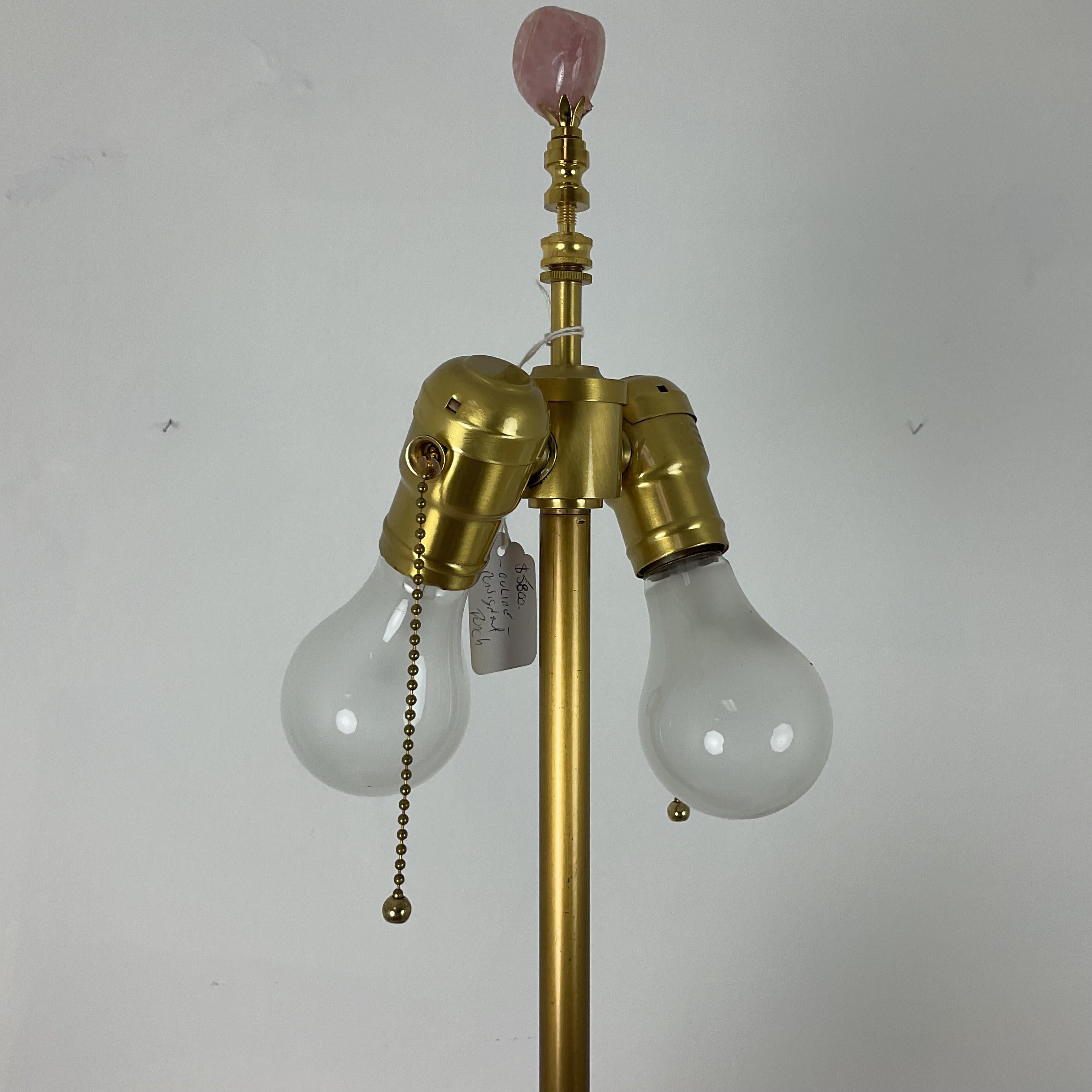Grande lampe de bureau rose vintage avec des touches dorées en verre de Murano en vente 2