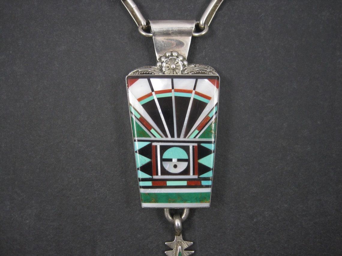 Huge Vintage Zuni Sunface Feder Inlay Anhänger Halskette (Indigene Kunst (Nord-/Südamerika))