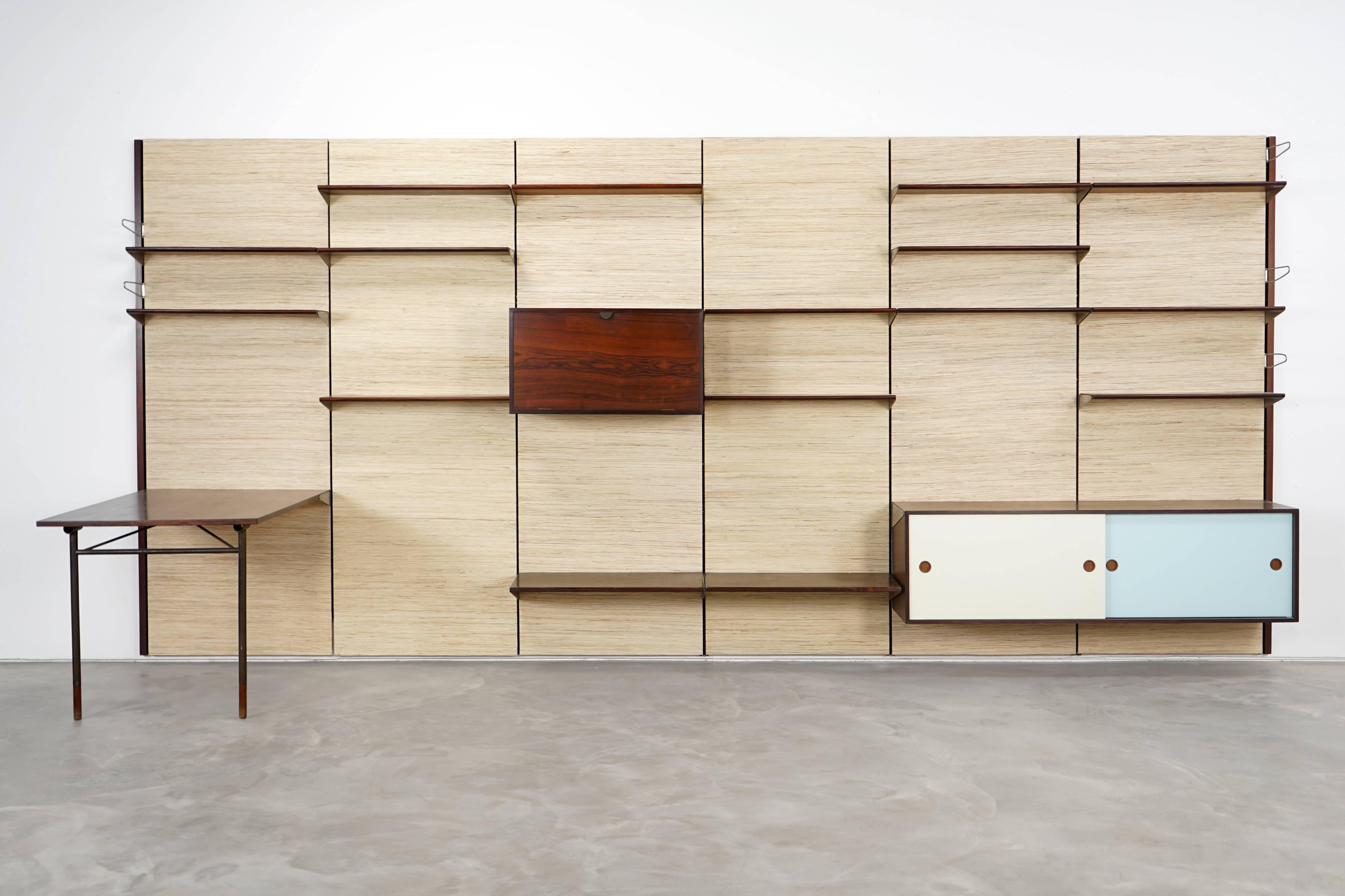 Stunning shelving system designed by Finn Juhl for Bovirke in 1953 (labeled Bovirke). This wall unit features seagrass wall panels. Produced during the 1960s, restored condition.

Dimensions total: 483 cm x 215 cm x 35 cm [W x H x D]
Table: 120