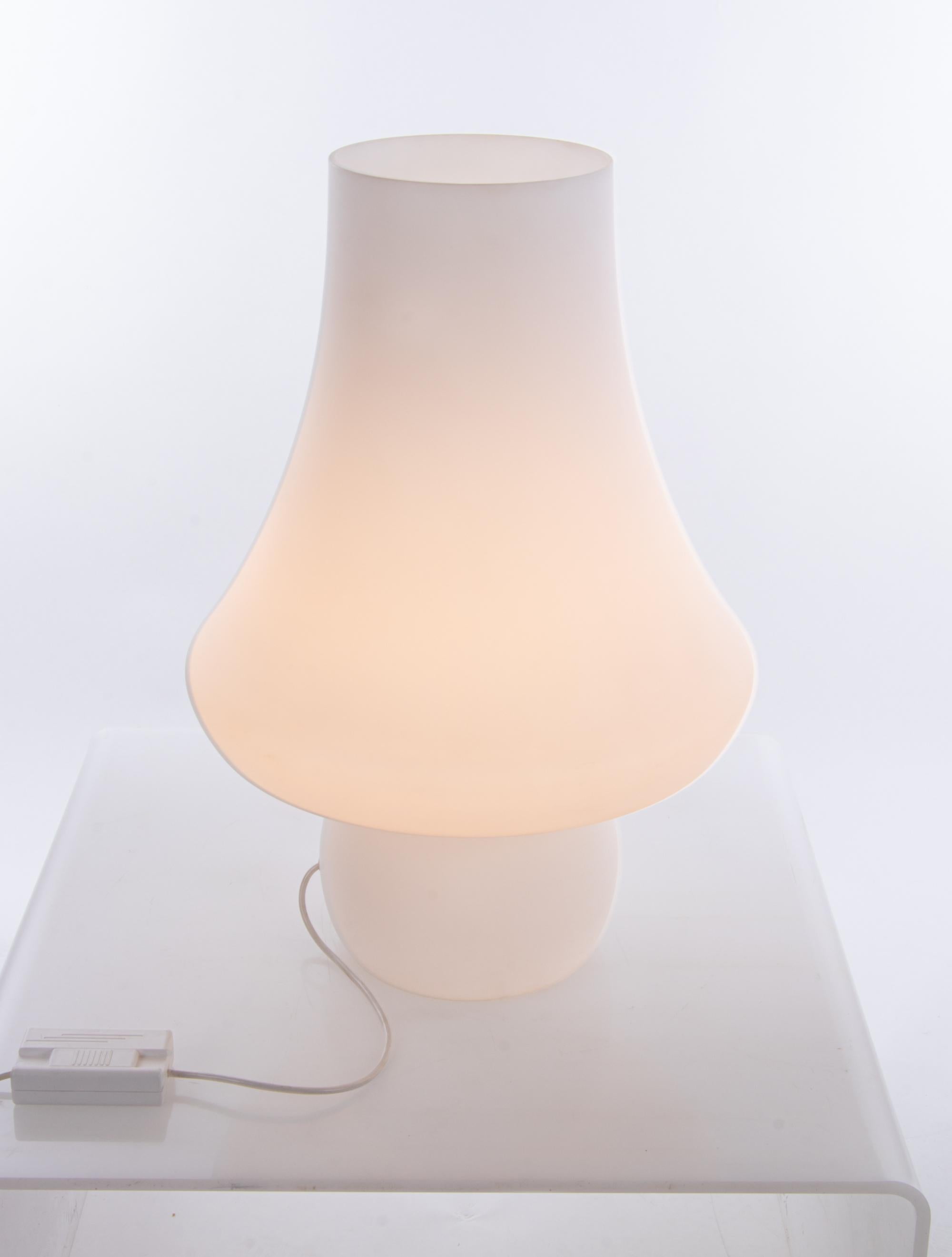 Elegant huge white Murano glass mushroom table light manufactured by De Majo in the 1960s-1970s. De Majo IIluminazione founded 1947 his first glassworks on the island of Murano, Italy. 
 
Manufacturer: De Majo. 
Colors: white. 
Materials: Murano