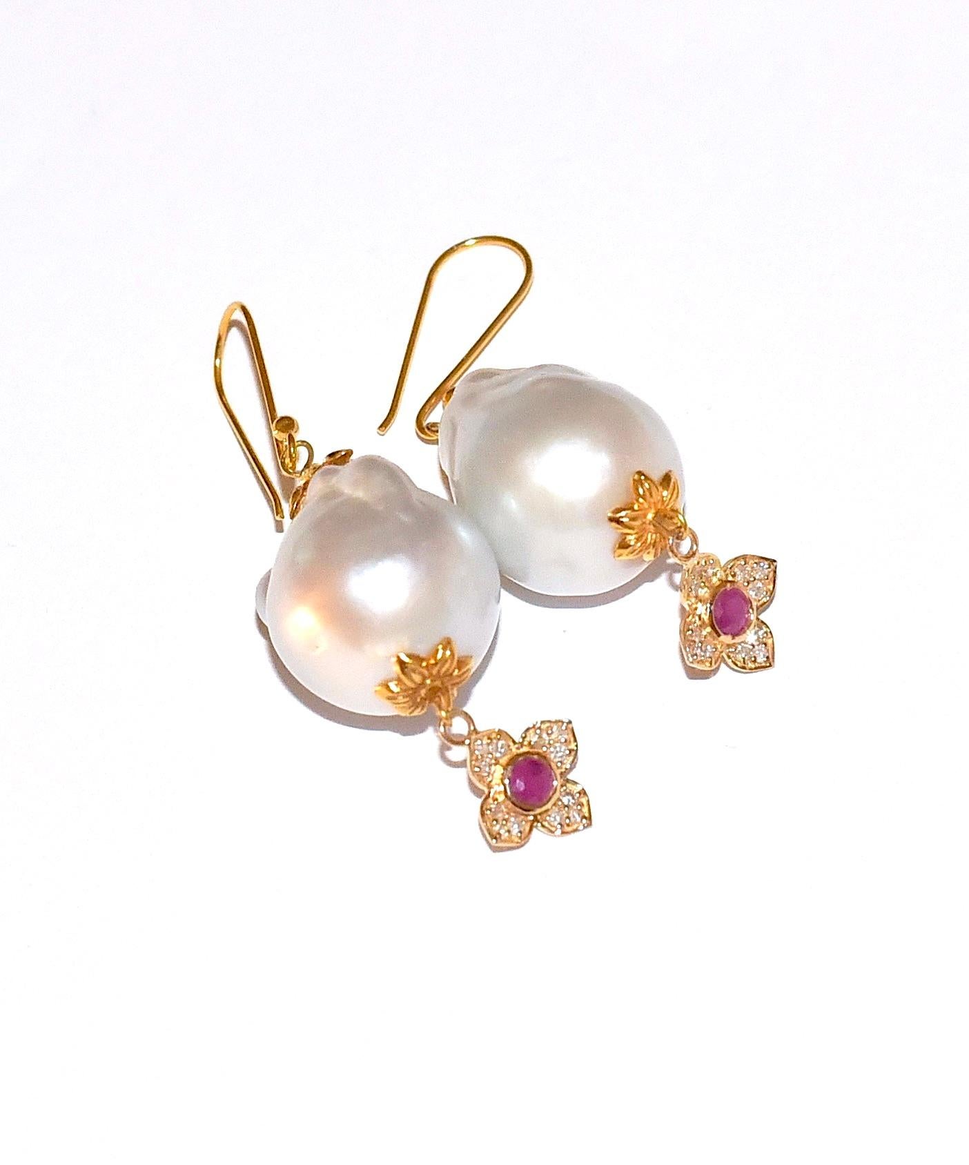 White South Sea Pearl, Ruby, Diamonds Earrings in 14/18 Solid Yellow Gold For Sale 1