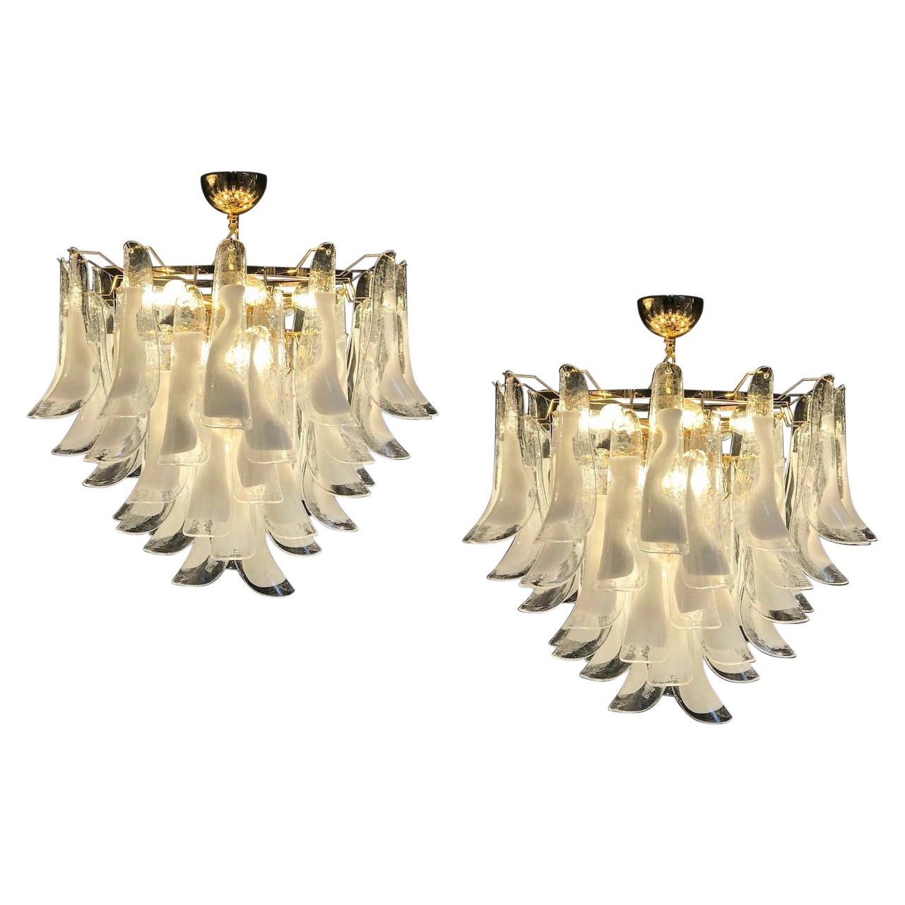 Enorme lampadario o plafoniera di Murano con petali di tulipano bianchi in vendita 4