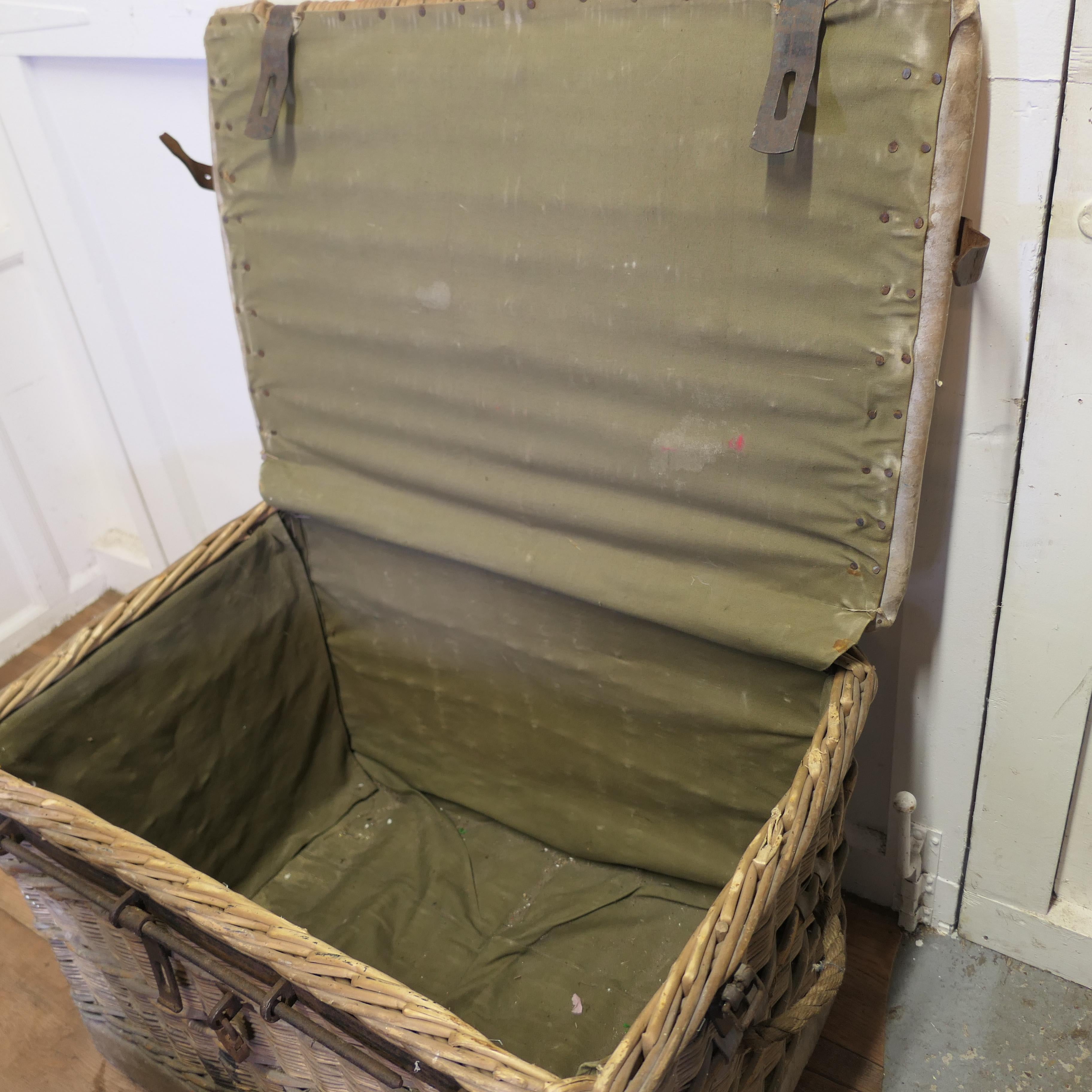Huge Wicker Railway Parcel Hamper Very strong and attractive piece  In Good Condition For Sale In Chillerton, Isle of Wight