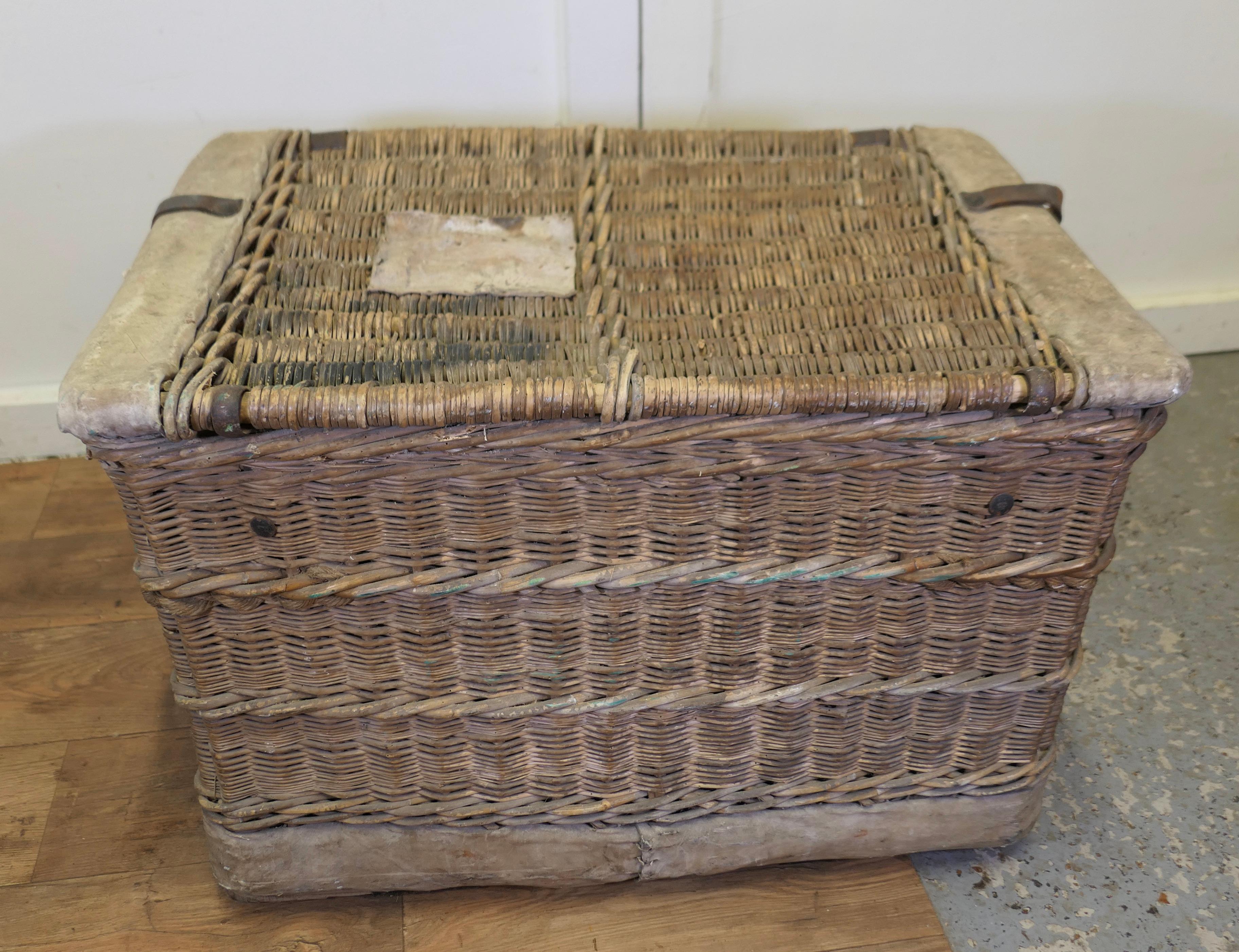 Huge Wicker Railway Parcel Hamper Very strong and attractive piece For Sale 1