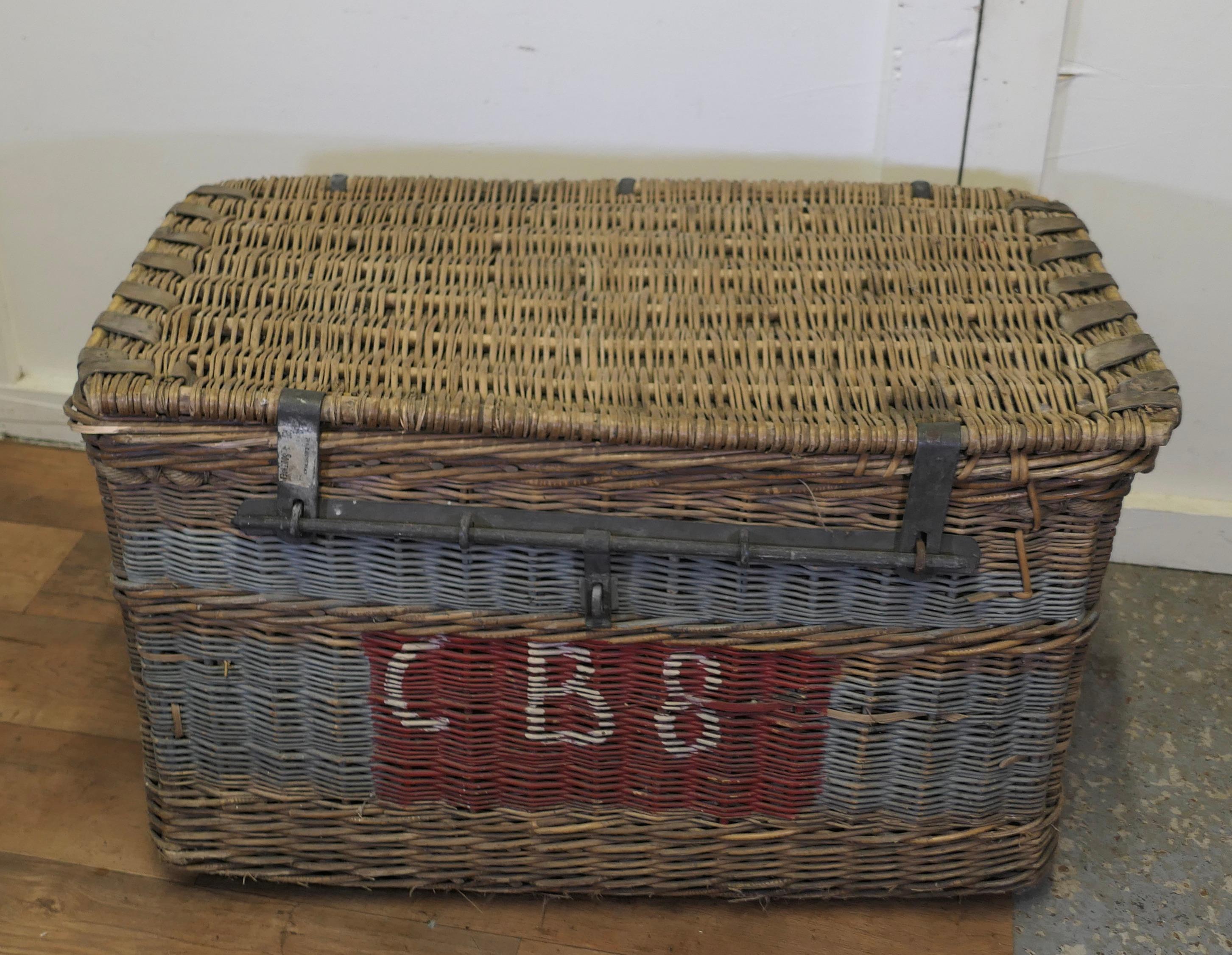 Huge Wicker Railway Parcel Hamper Very strong and attractive piece  For Sale 1