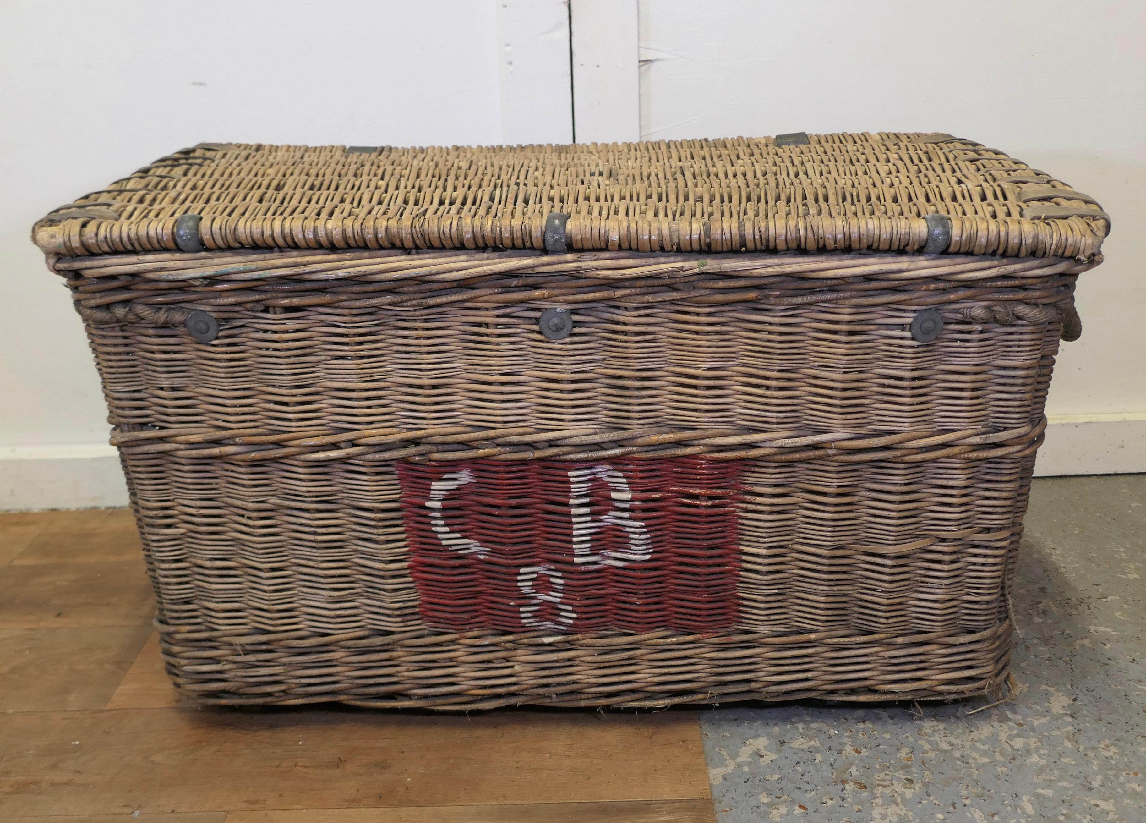 Huge Wicker Railway Parcel Hamper Very strong and attractive piece  For Sale 2