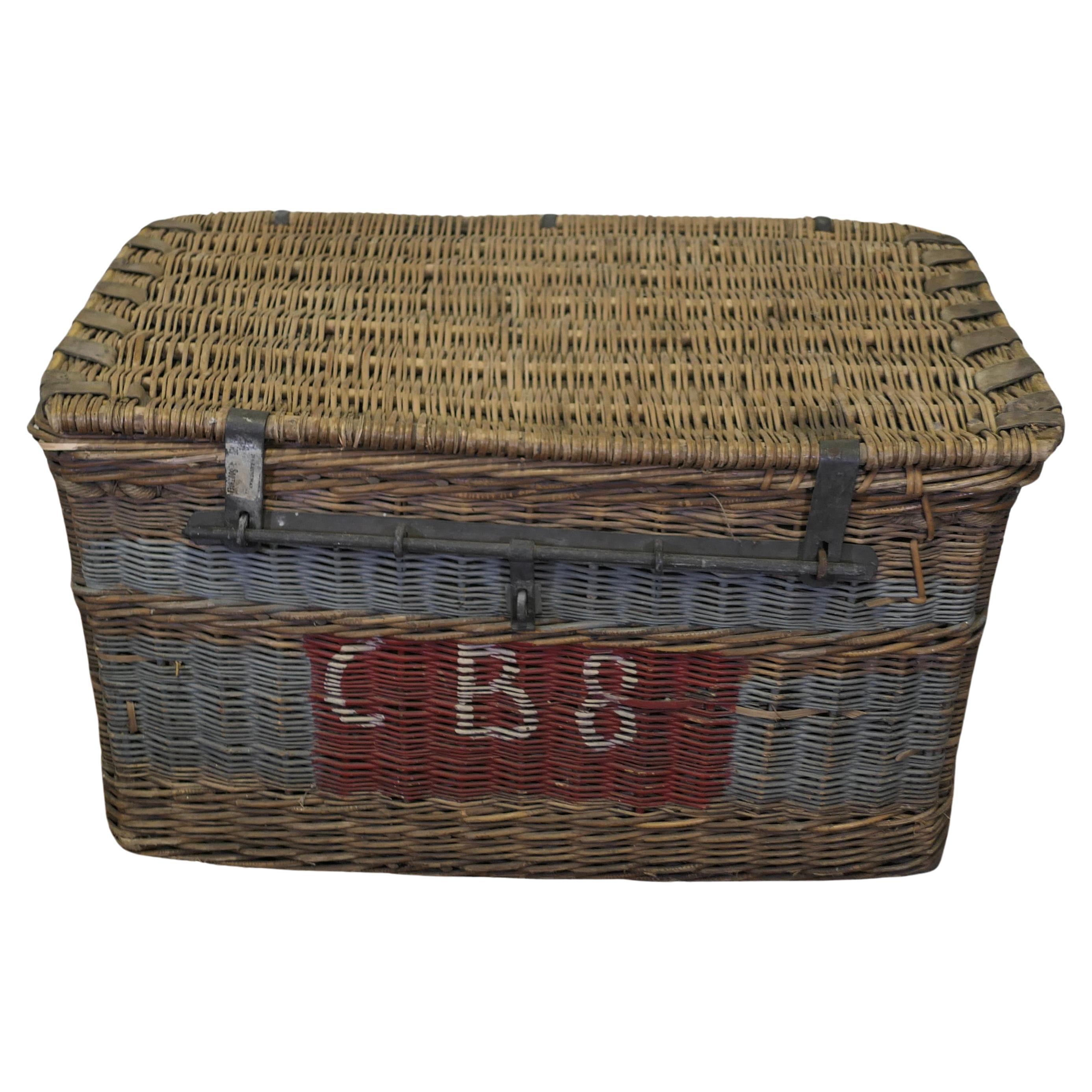 Huge Wicker Railway Parcel Hamper Very strong and attractive piece  For Sale