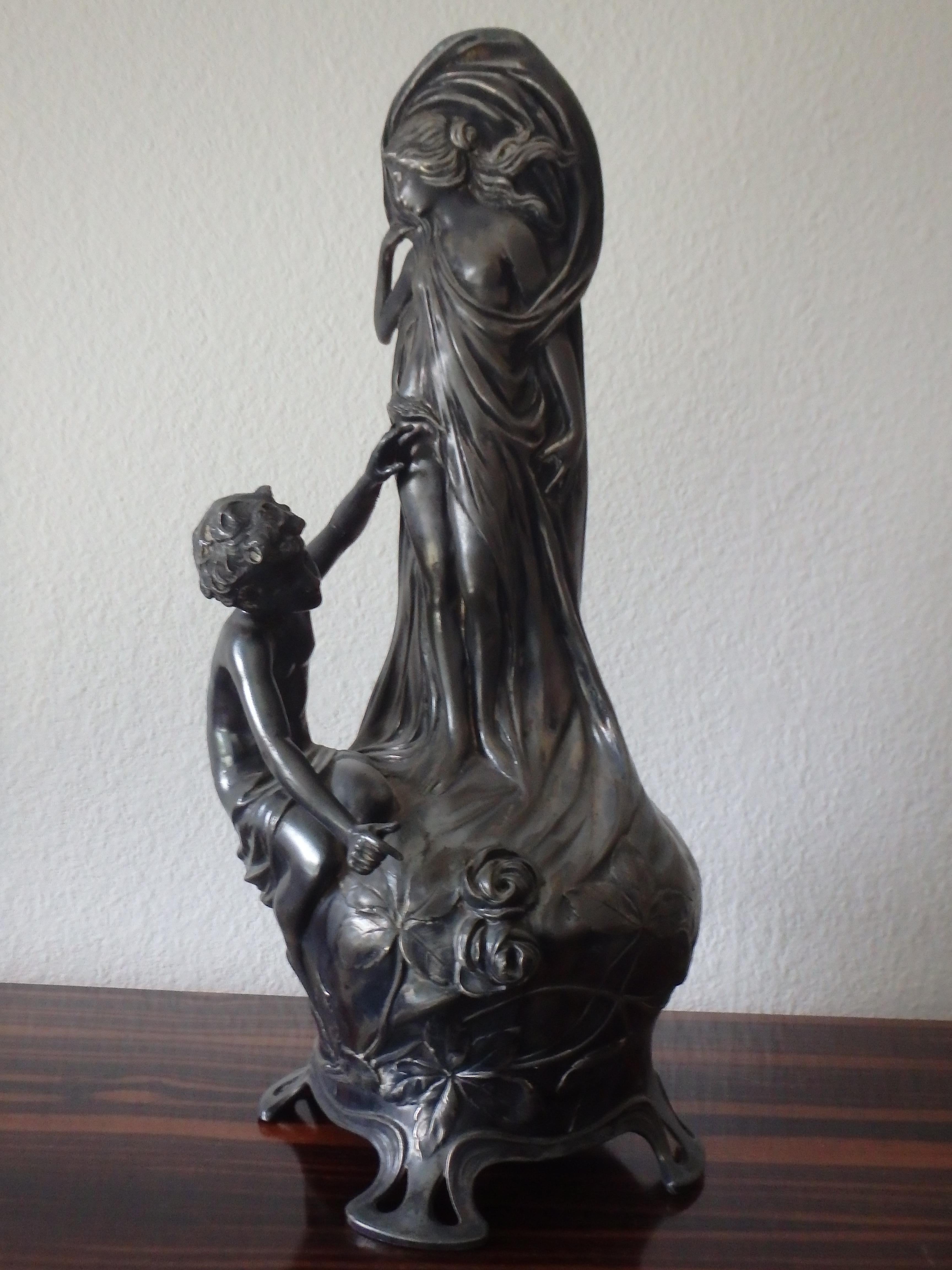Très grand vase Art Nouveau en étain argenté WMF en vente 3