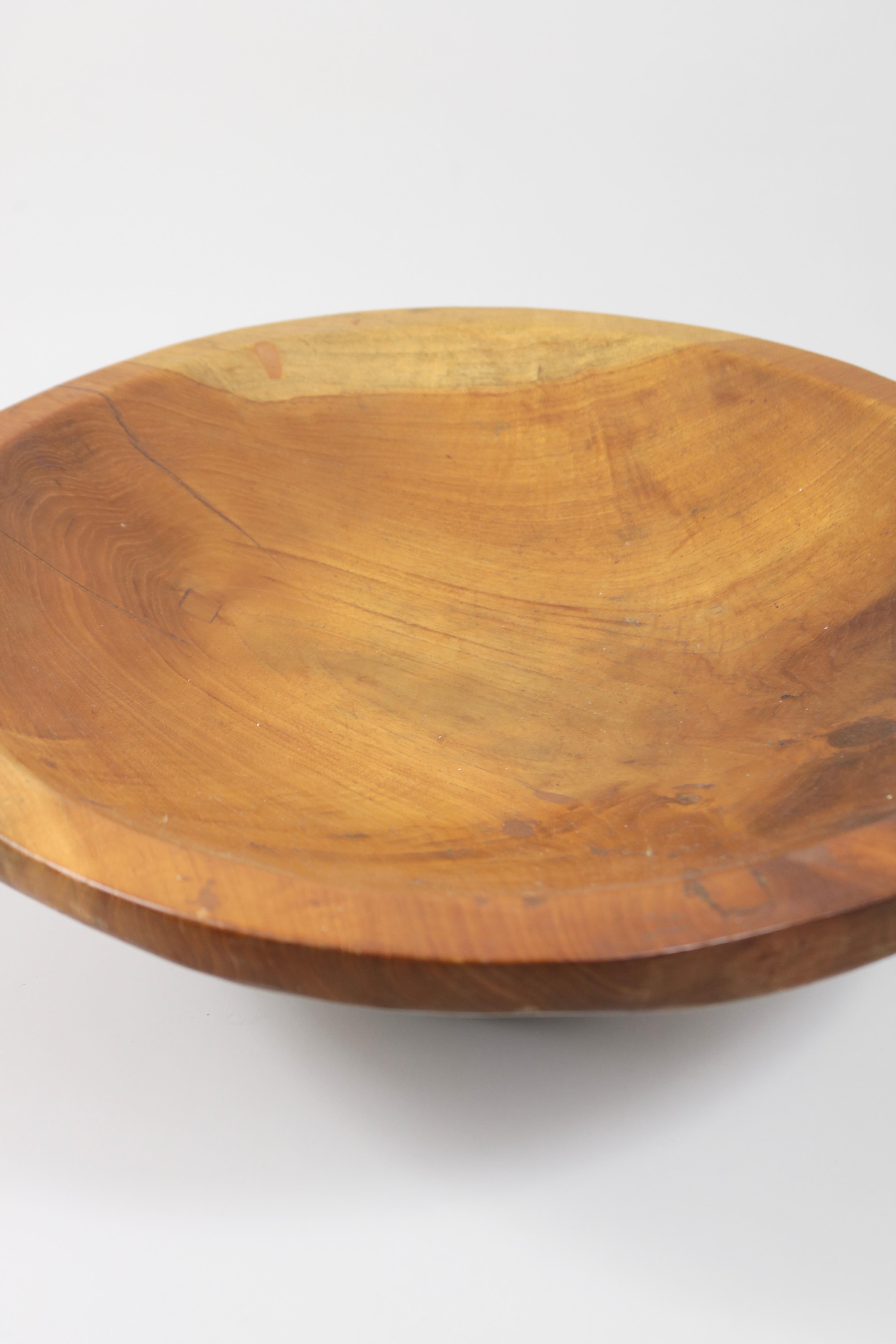 A huge and heavy bowl with a shallow bowl top and chunky solid base. Nice inlay details to fill knots and chips.

Measures: H 20cm
D 55cm.
