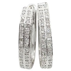 Boucles d'oreilles Huggie serties de 0,80 carat de diamants en or blanc 18 carats
