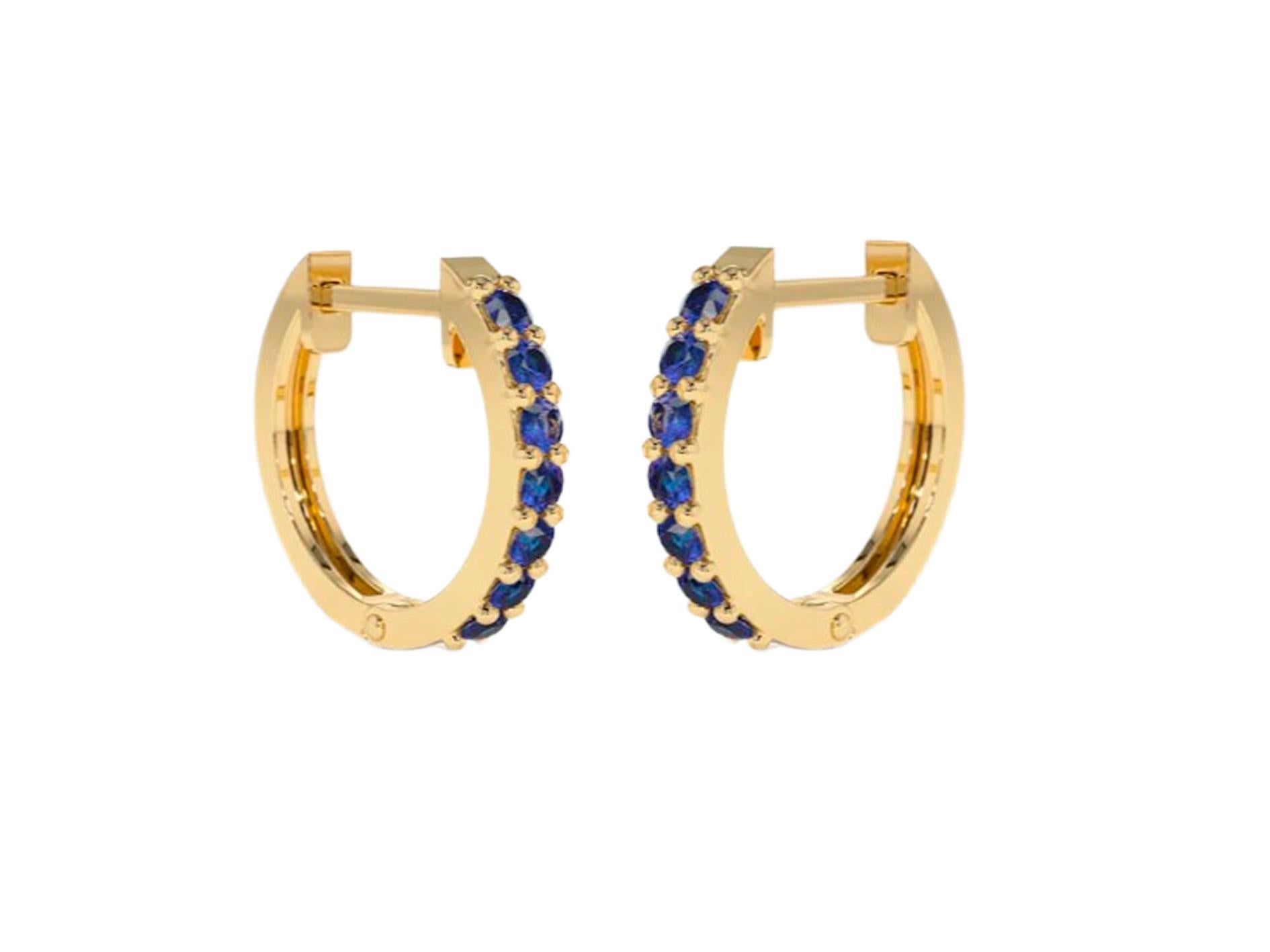 Huggy Hoop Earrings with blue gemstones in 14k gold  In New Condition For Sale In Istanbul, TR