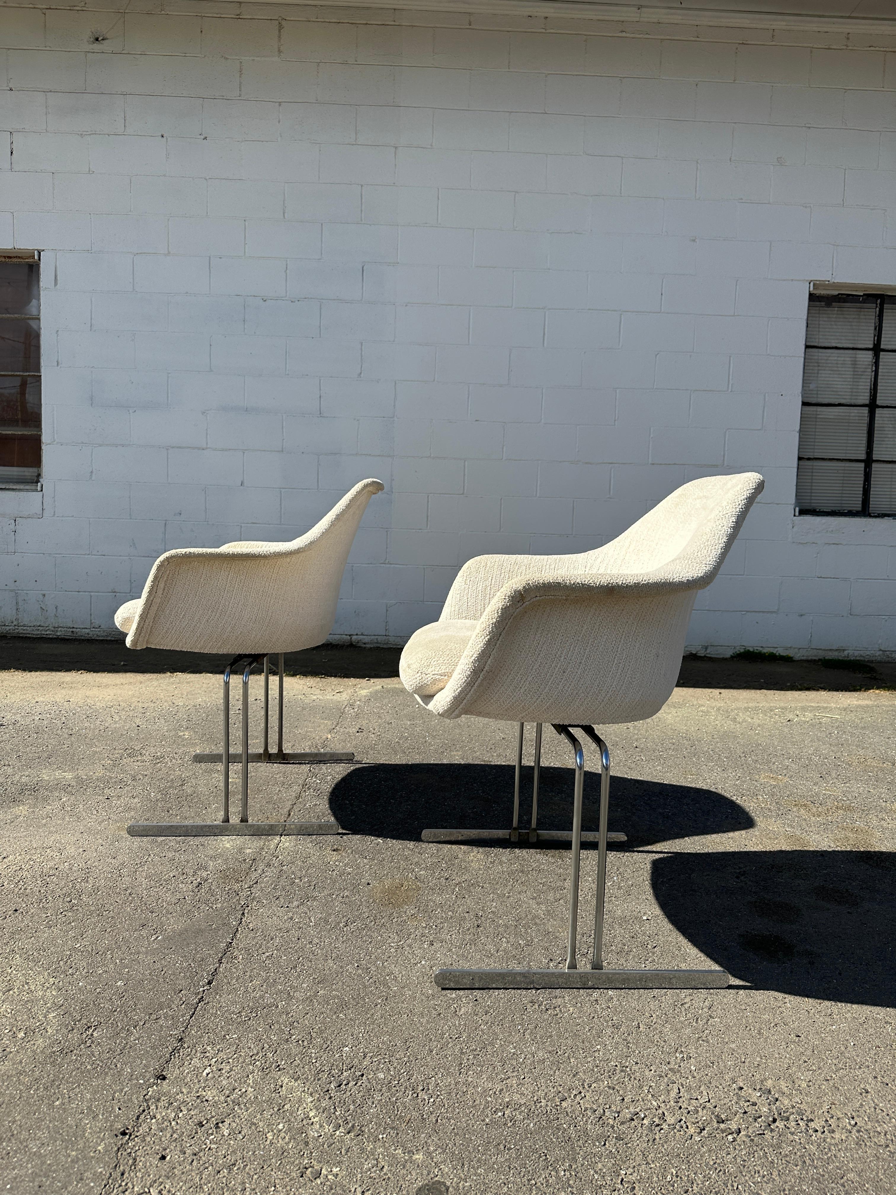 Hugh Acton chairs for Vecta in oatmeal tweed - a pair For Sale 3