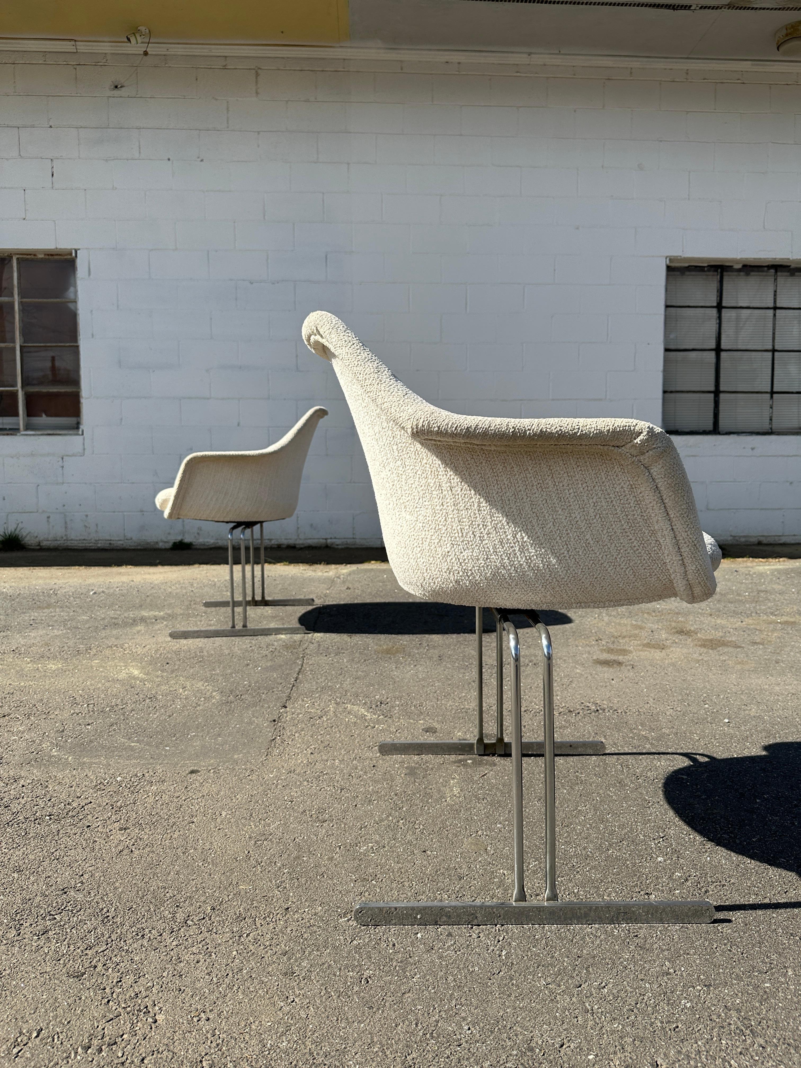 Hugh Acton chairs for Vecta in oatmeal tweed - a pair In Good Condition For Sale In Asheville, NC