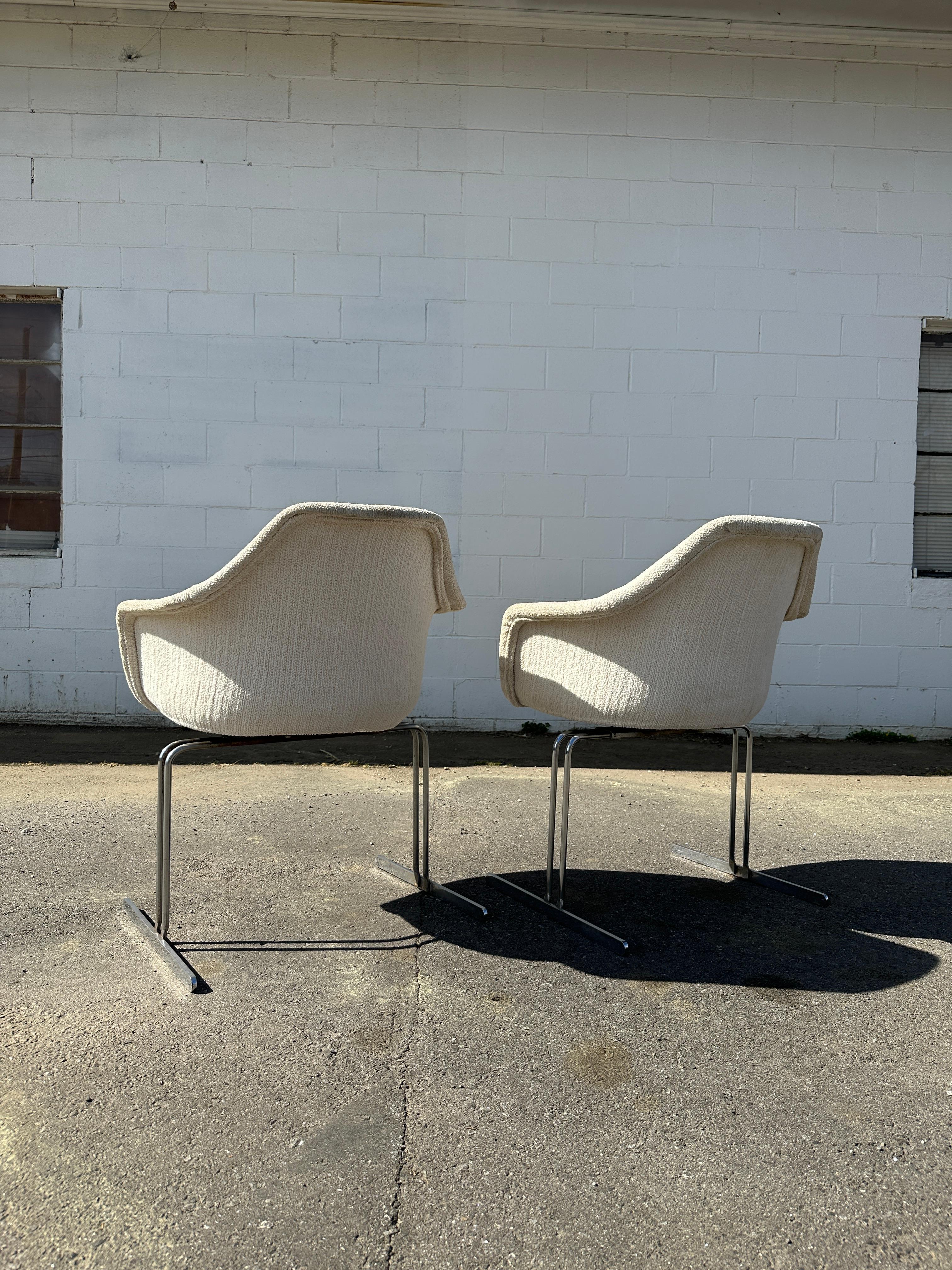 Hugh Acton chairs for Vecta in oatmeal tweed - a pair For Sale 2