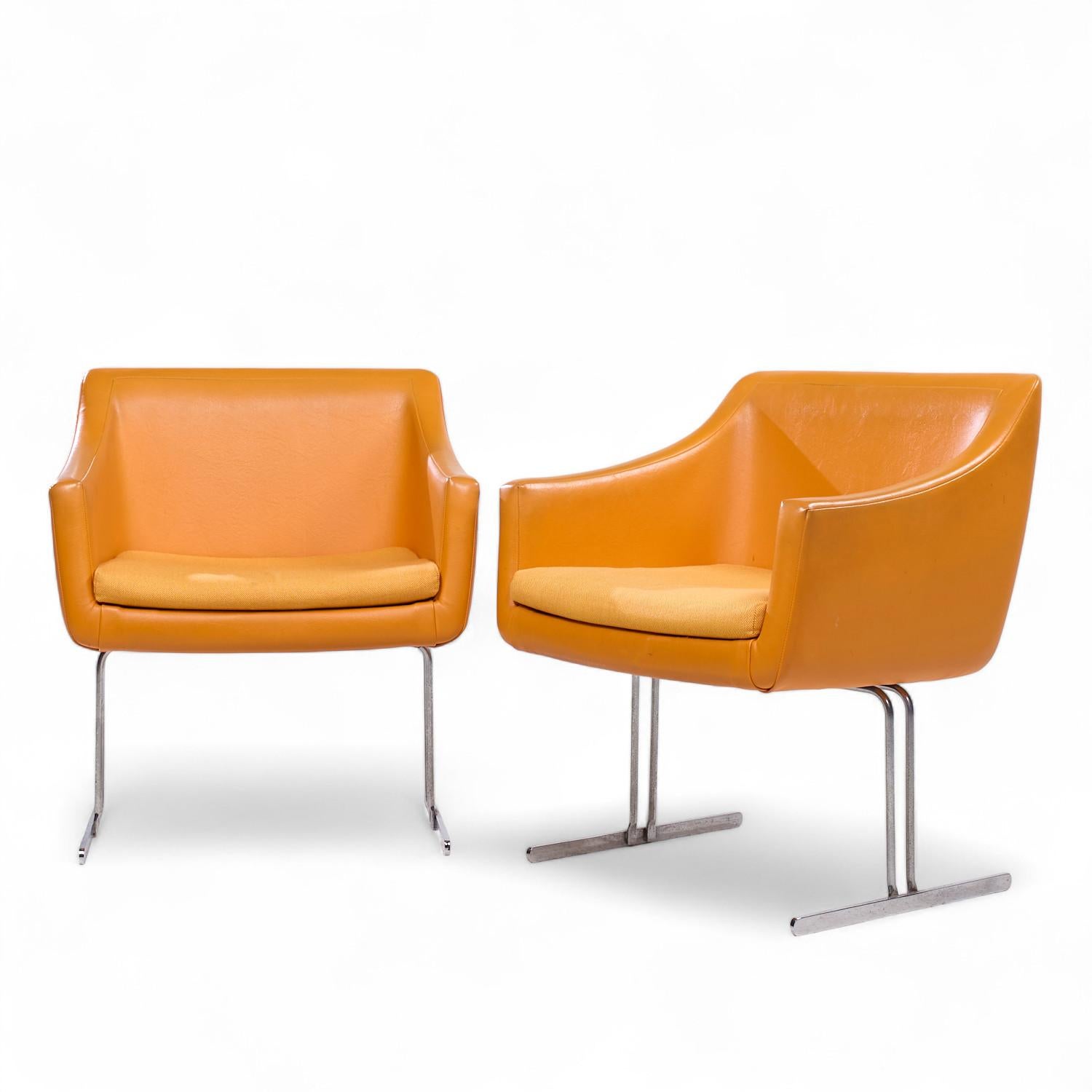 Mid-Century Modern Hughes Acton for Vecta Mid Century Chrome Lounge Chairs - Pair en vente