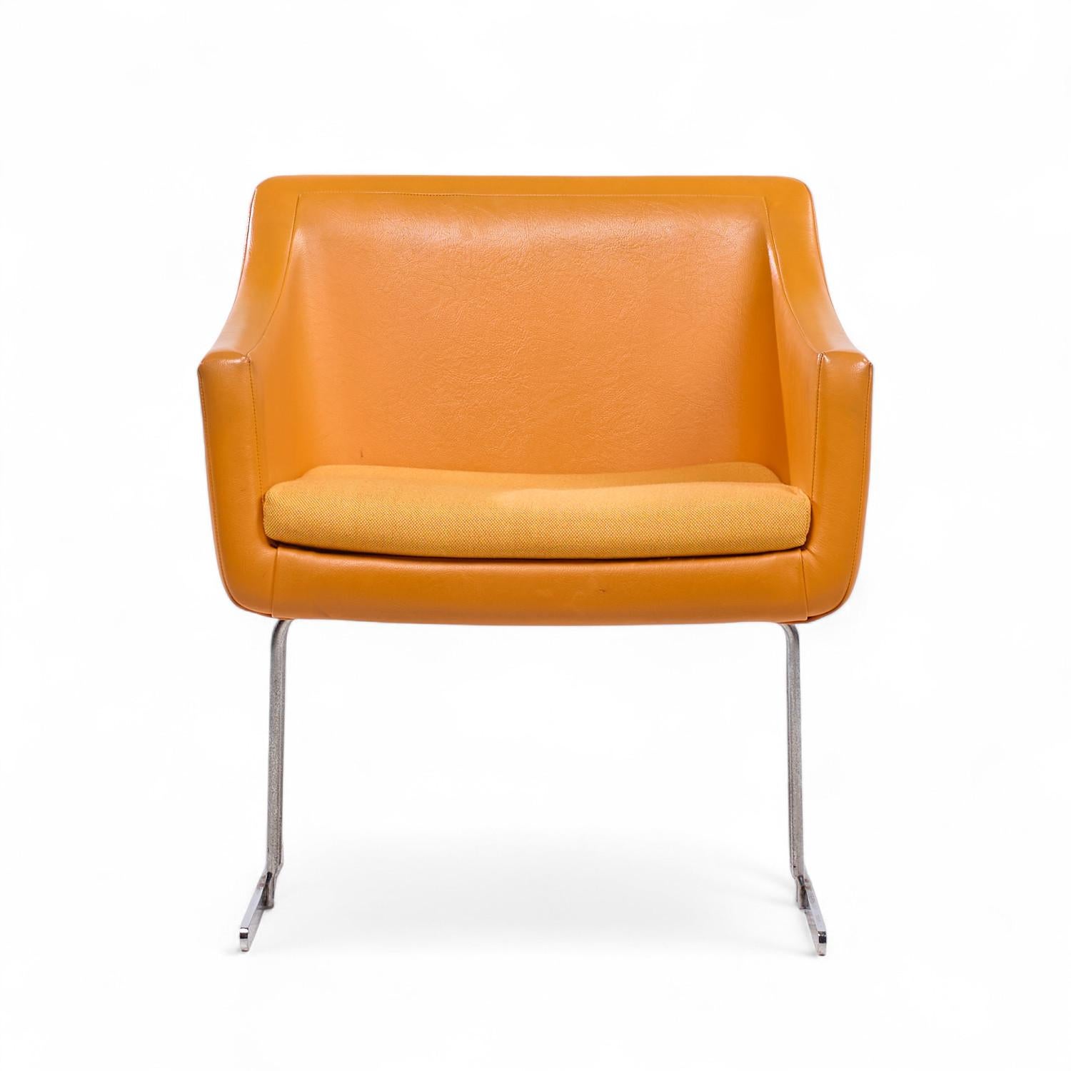 Américain Hughes Acton for Vecta Mid Century Chrome Lounge Chairs - Pair en vente