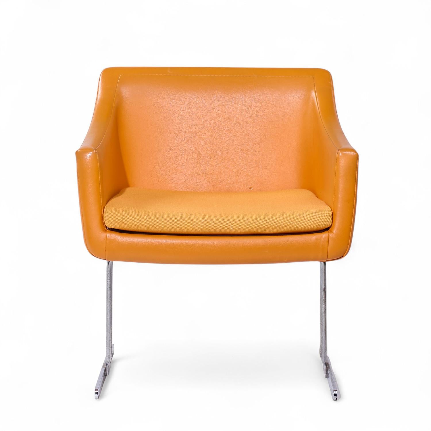 Hugh Acton for Vecta Mid Century Chrome Lounge Chairs - Pair In Good Condition For Sale In Countryside, IL