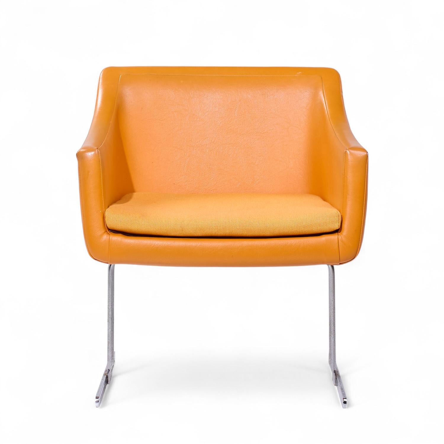 Hugh Acton for Vecta Mid Century Chrome Lounge Chairs - Pair In Good Condition For Sale In Countryside, IL
