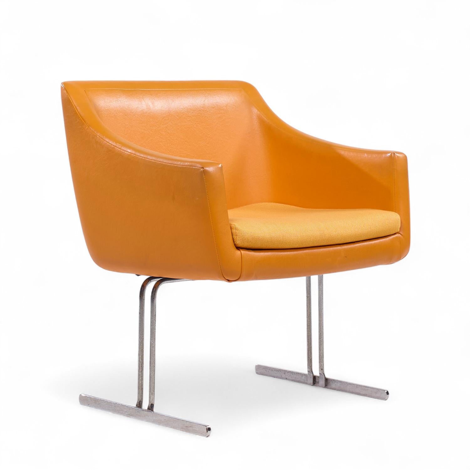 Hughes Acton for Vecta Mid Century Chrome Lounge Chairs - Pair Bon état - En vente à Countryside, IL