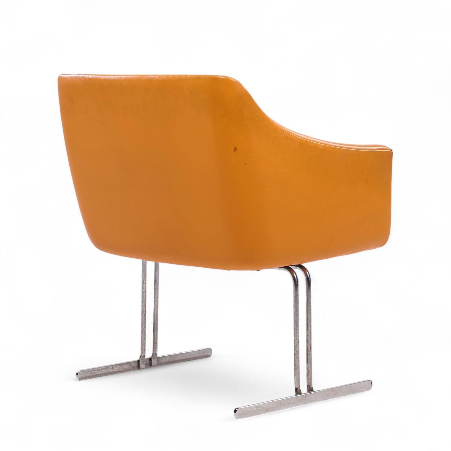 Hughes Acton for Vecta Mid Century Chrome Lounge Chairs - Pair en vente 2