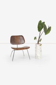 Hugh Acton Megaforms Architektonisches Pflanzgefäß von Acton Residence in Carrara Mable