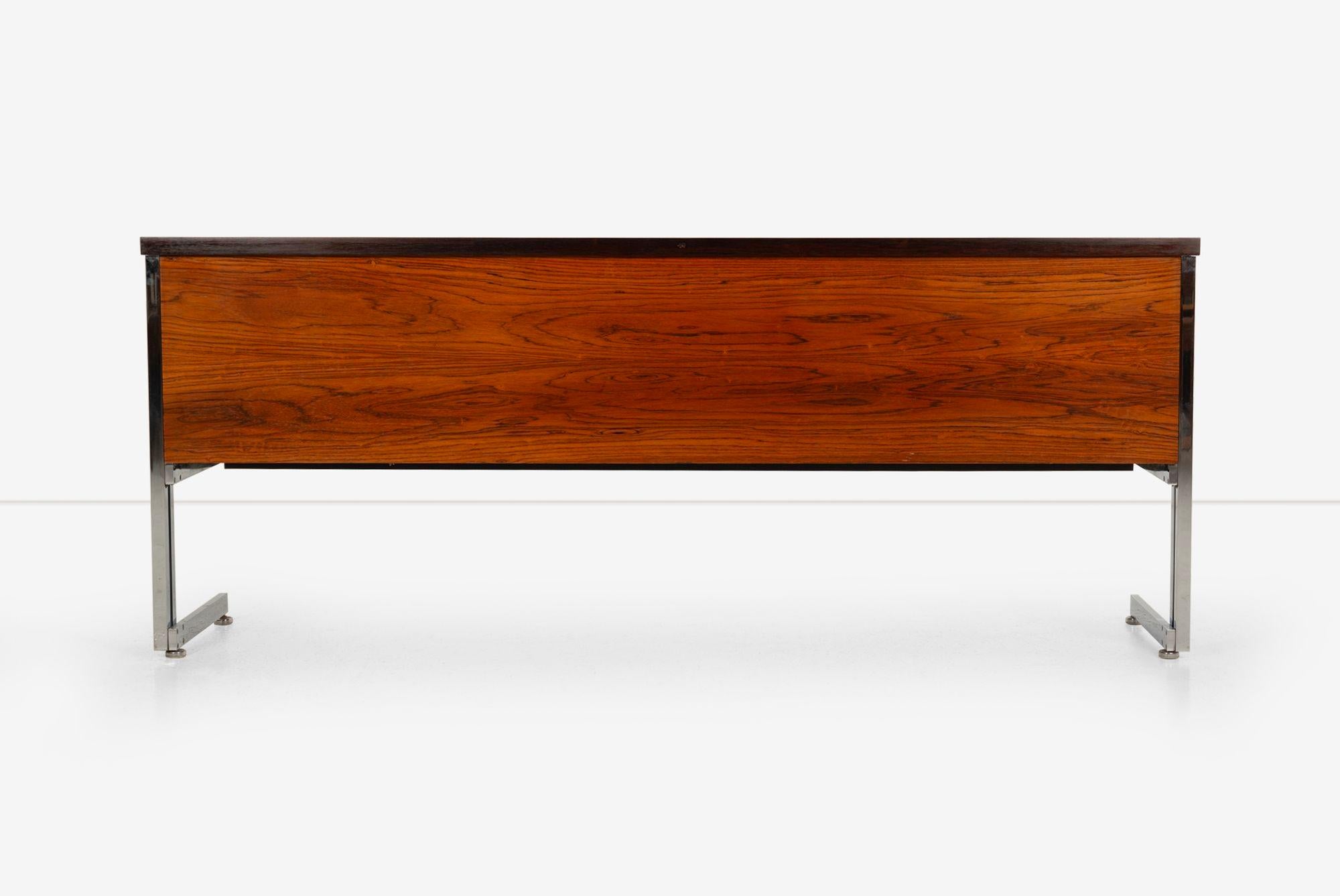 Hugh Acton Credenza in palissandro Cantilever International Design In condizioni buone in vendita a Chicago, IL