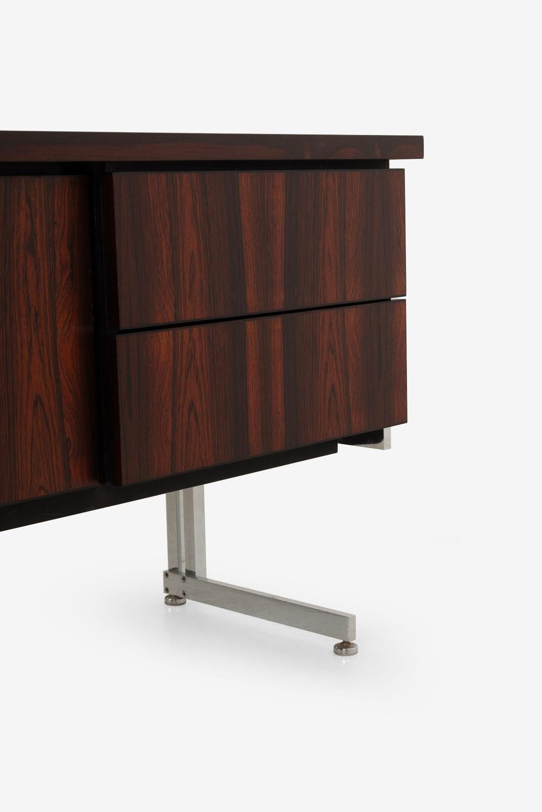 Metà XX secolo Hugh Acton Credenza in palissandro Cantilever International Design in vendita