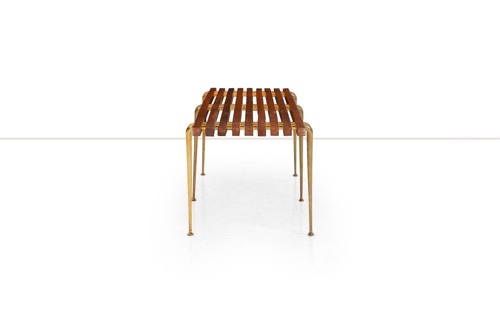 Banc à lattes Hughes Acton, noyer huilé et laiton, 1960 Signé à la main par Acton Bon état - En vente à Chicago, IL