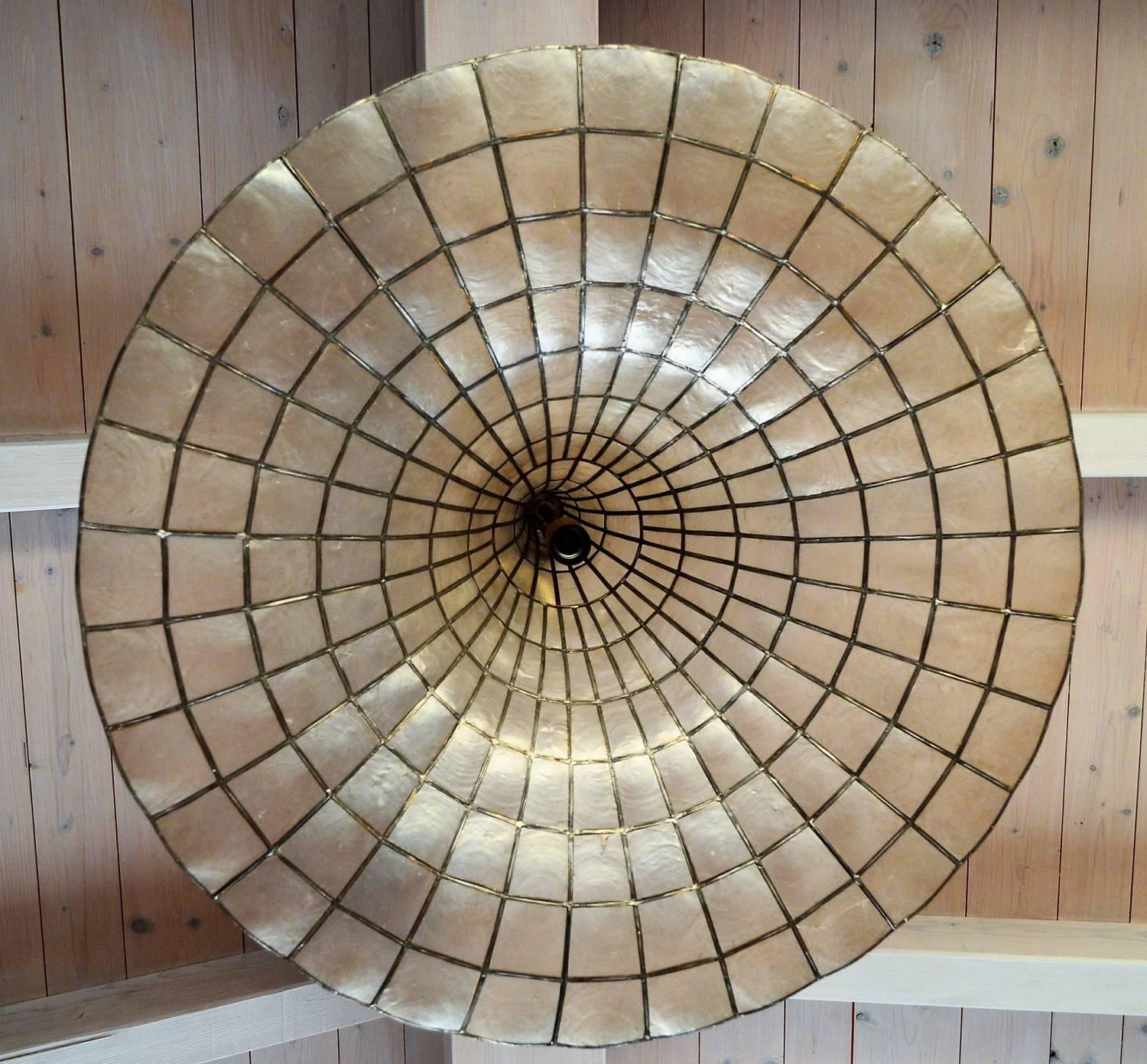 Hugh Nacre or Mother-of-Pearl and Brass Pendant Lamp, Italy, 1960 2