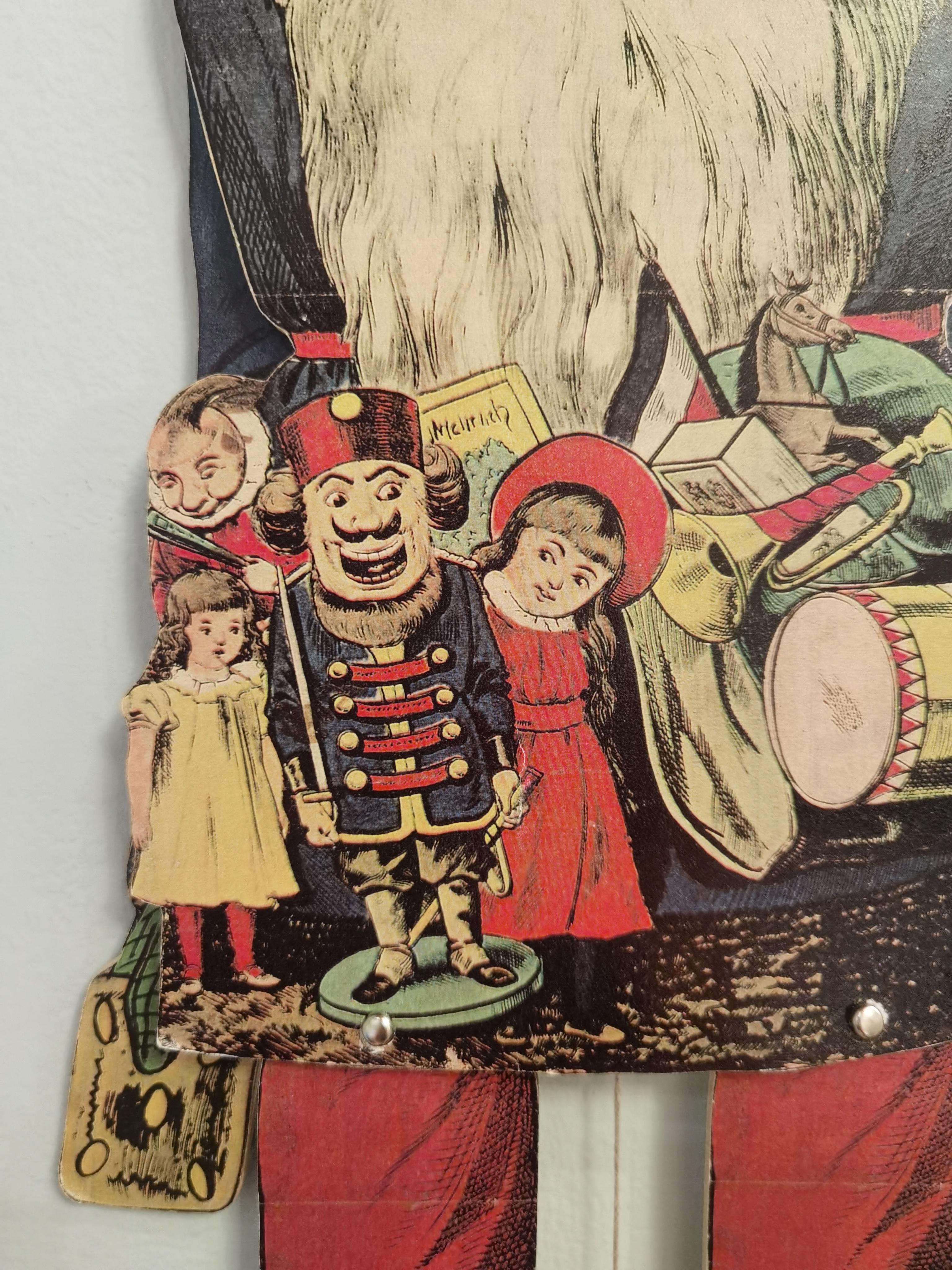 Grand sauteur de Noël vintage en bois. Le devant est recouvert de papier avec une belle décoration vintage. Fabriqué à la main dans la région d'Erzgebirge en Allemagne. La région d'Erzgebirge, située dans l'ancienne partie orientale de l'Allemagne,