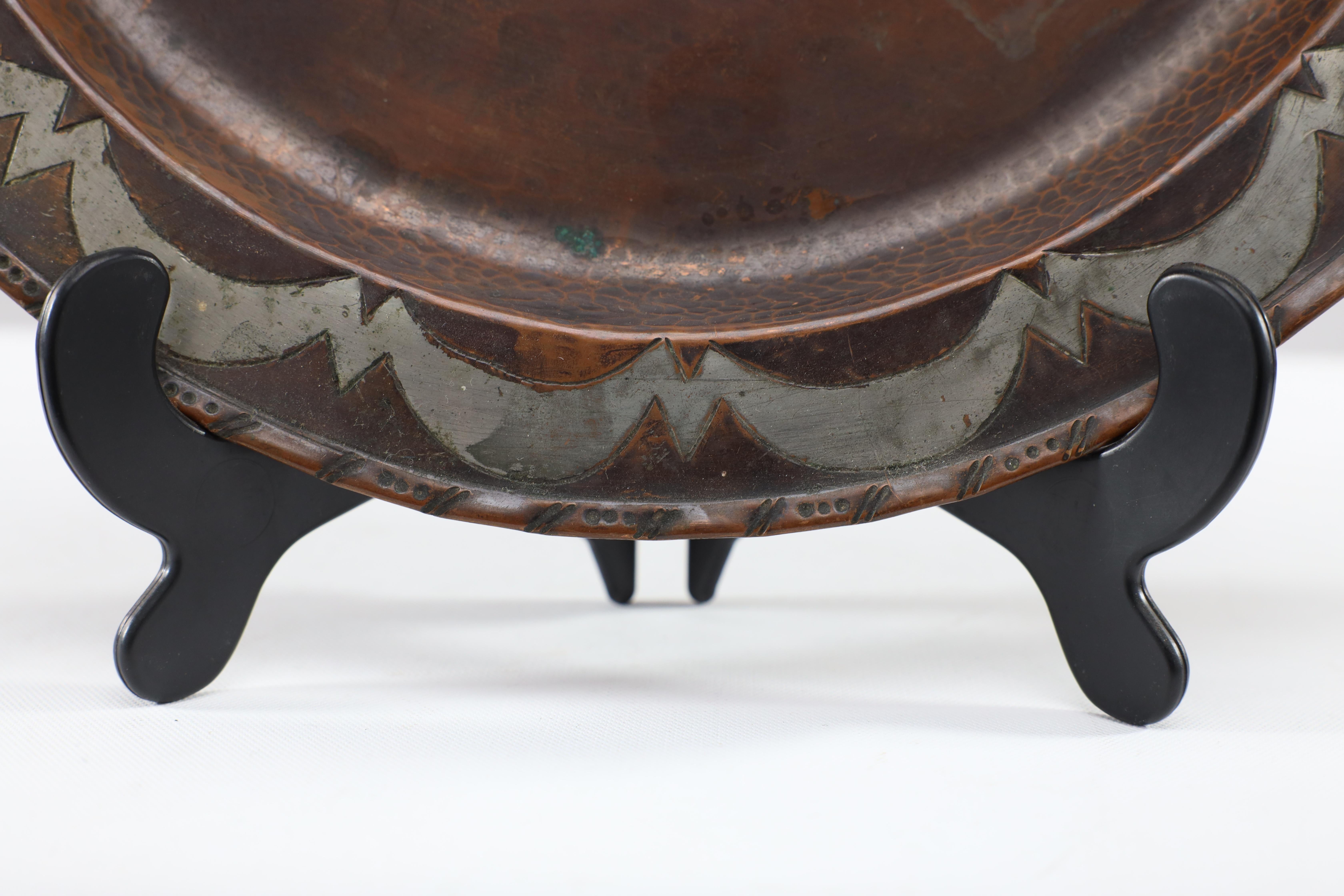 Hugh Wallis. An Arts & Crafts hand formed round copper plate For Sale 2