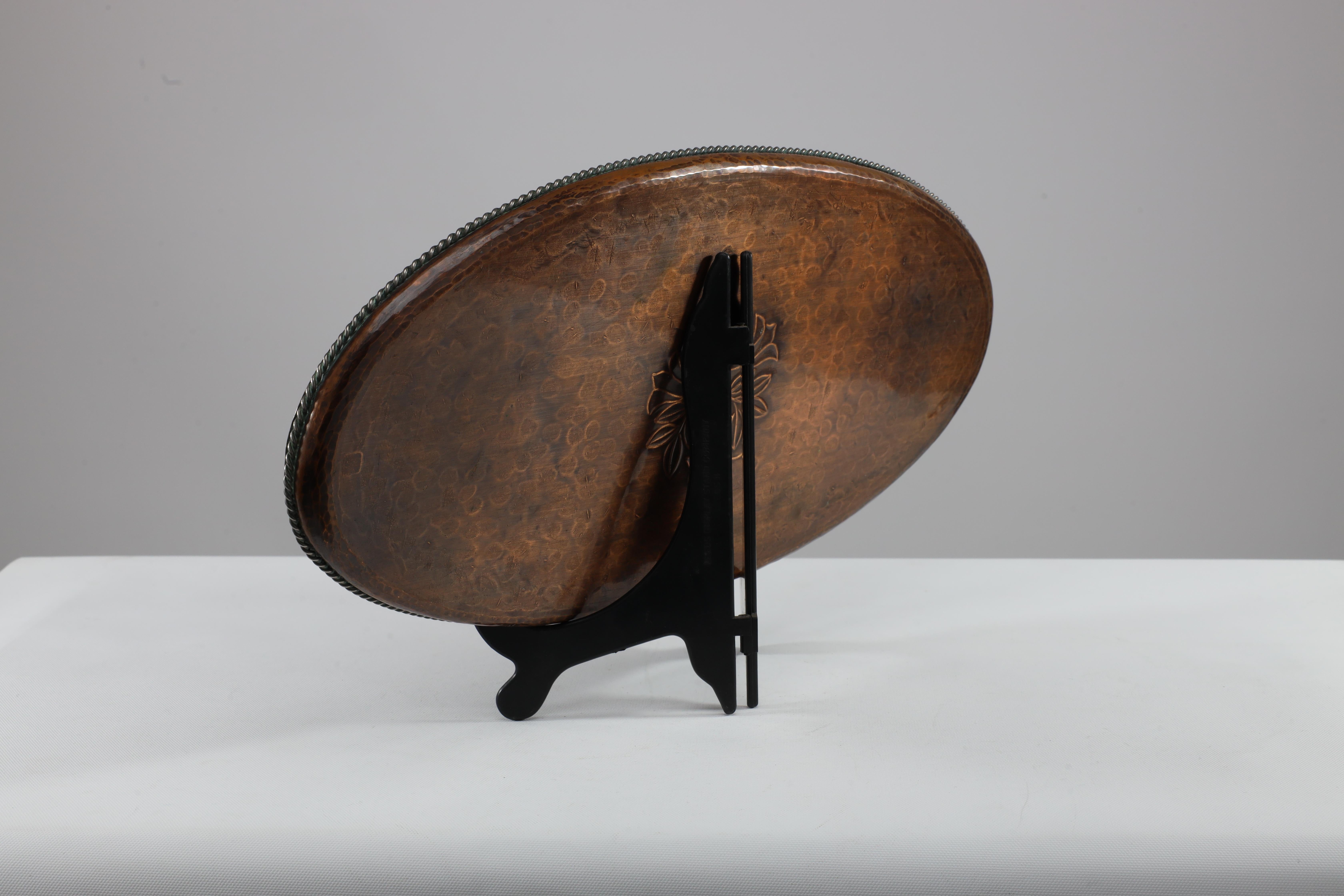 Hugh Wallis. Ovales Kupfertablett im Arts & Crafts-Stil mit gedrehtem Seilrand im Zustand „Gut“ im Angebot in London, GB