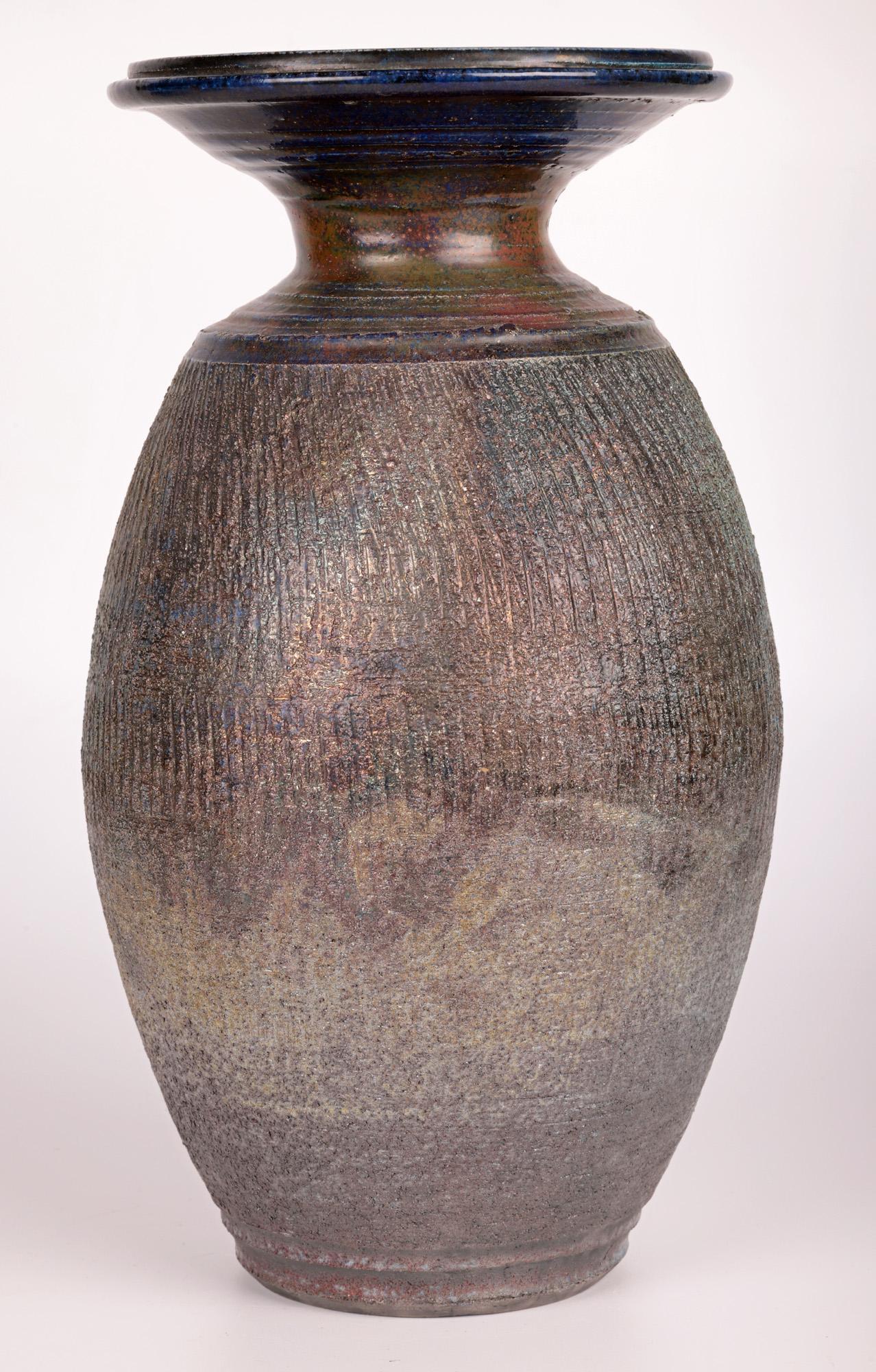 Hughes West - Vase Anniversaire Raku Glazed Studio Pottery  en vente 6