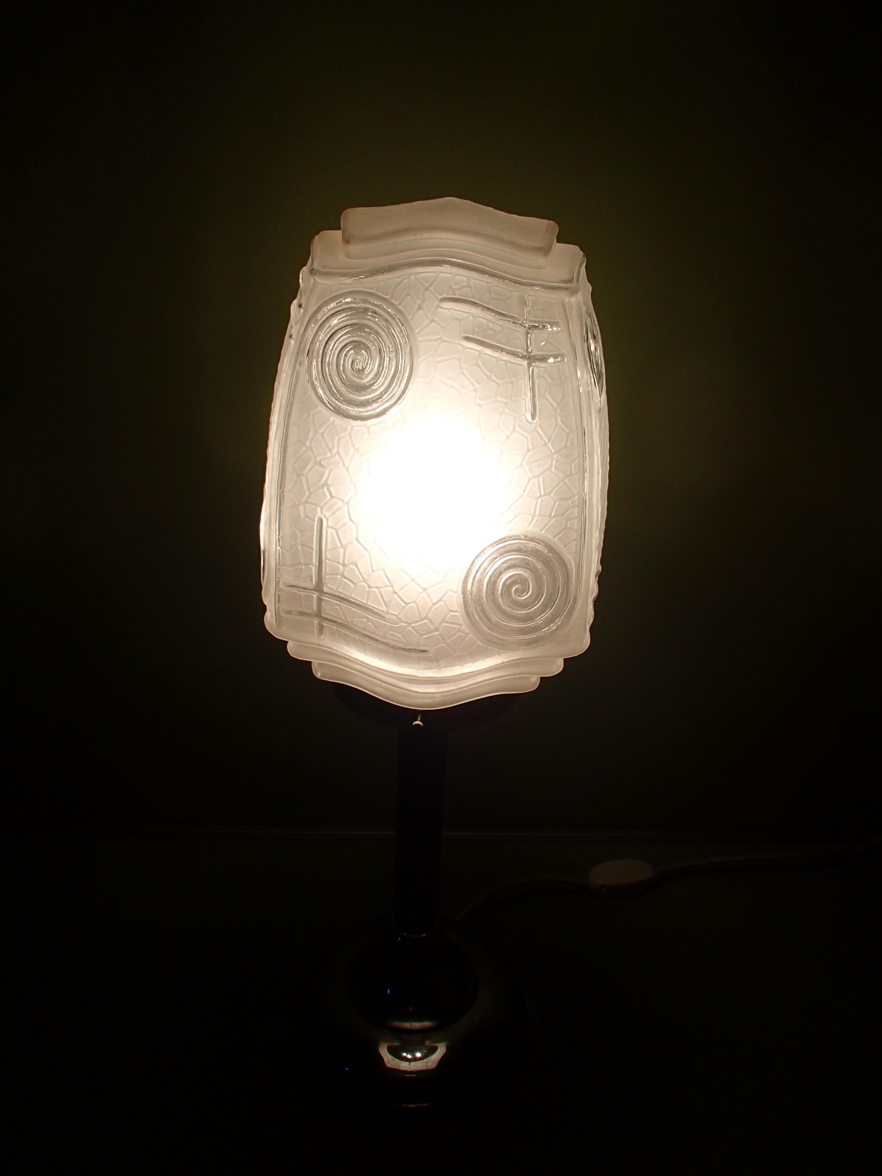 Hughe Art Deco Table Lamp Chrome and Geometrical Glass For Sale 6