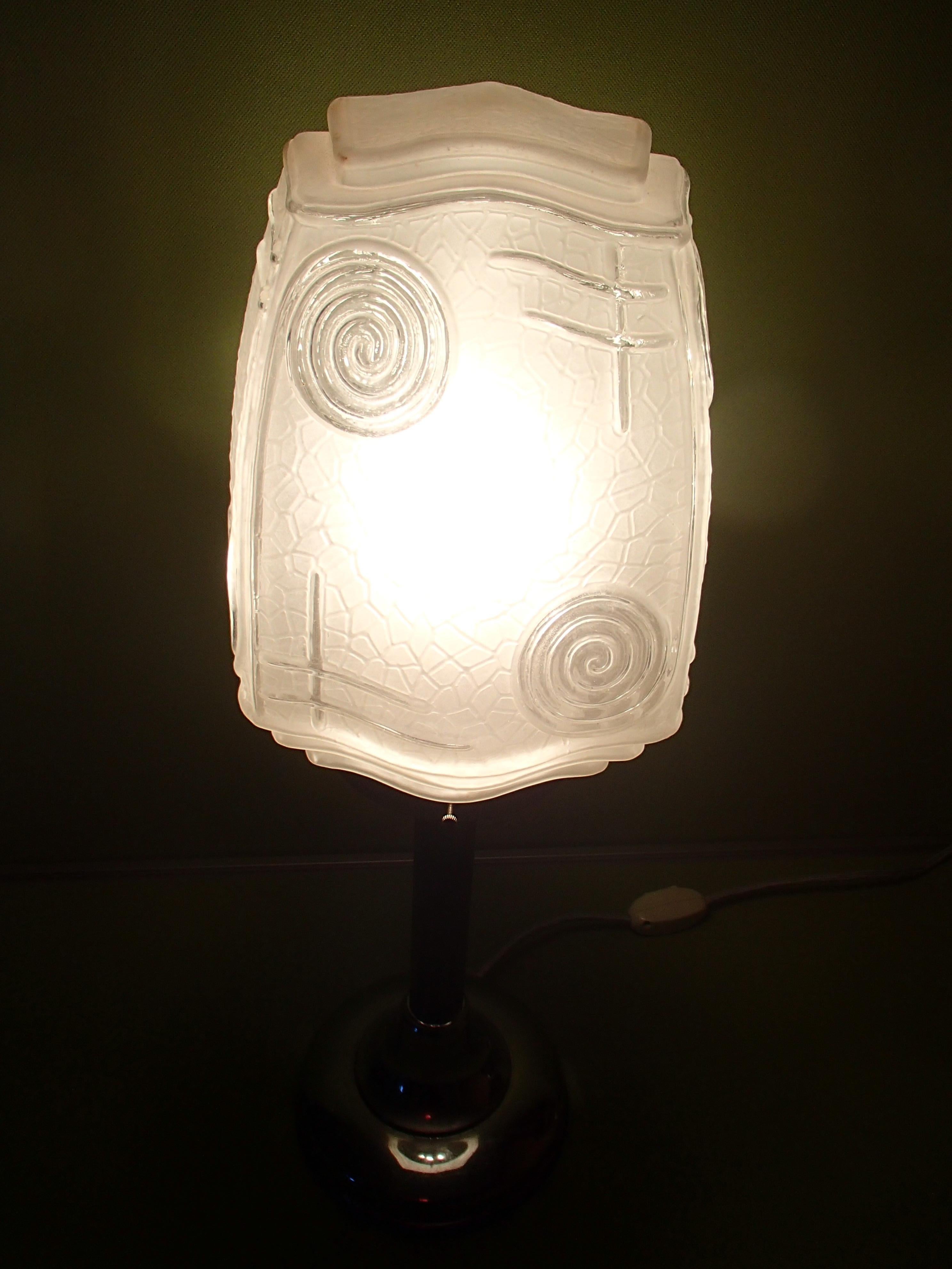 Hughe Art Deco Table Lamp Chrome and Geometrical Glass For Sale 8