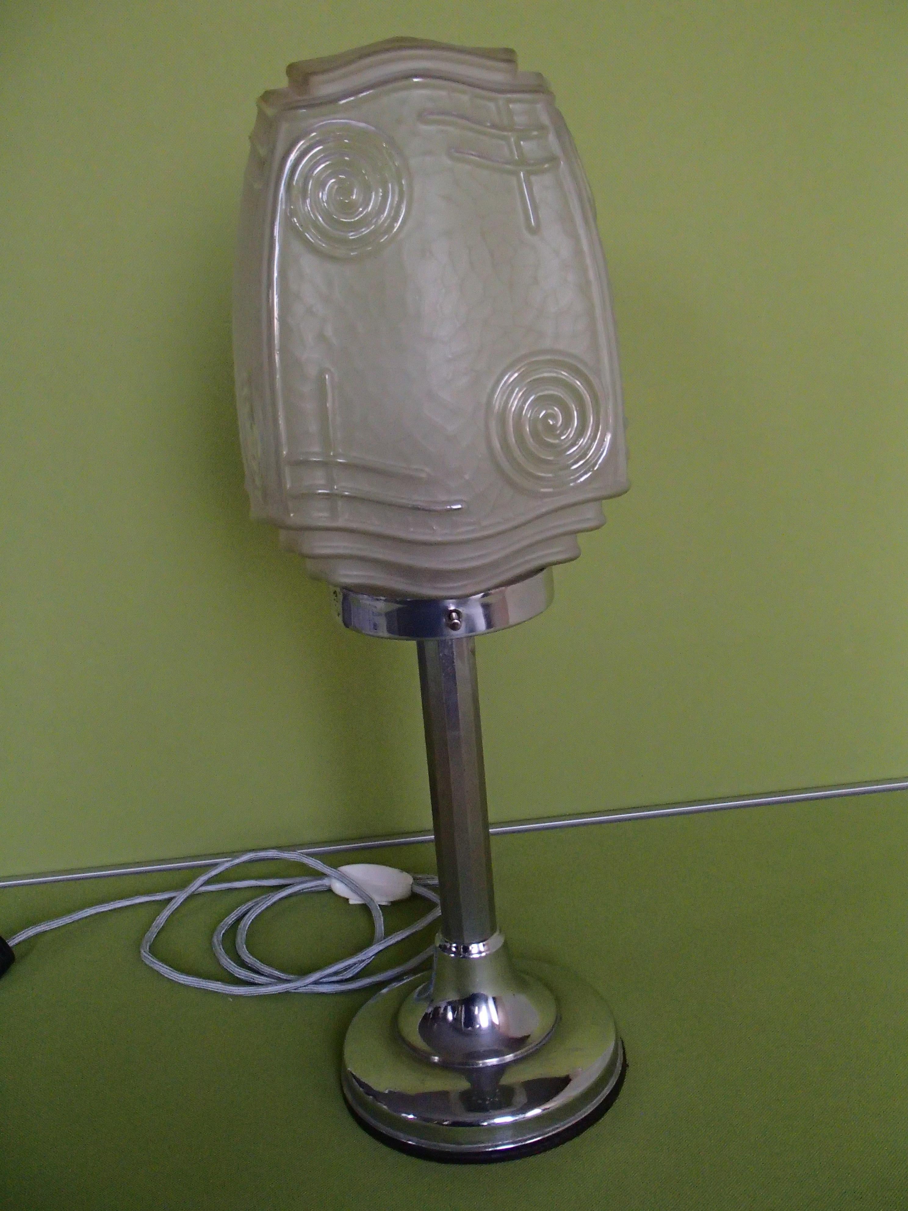 Hughe Art Deco Table Lamp Chrome and Geometrical Glass For Sale 2