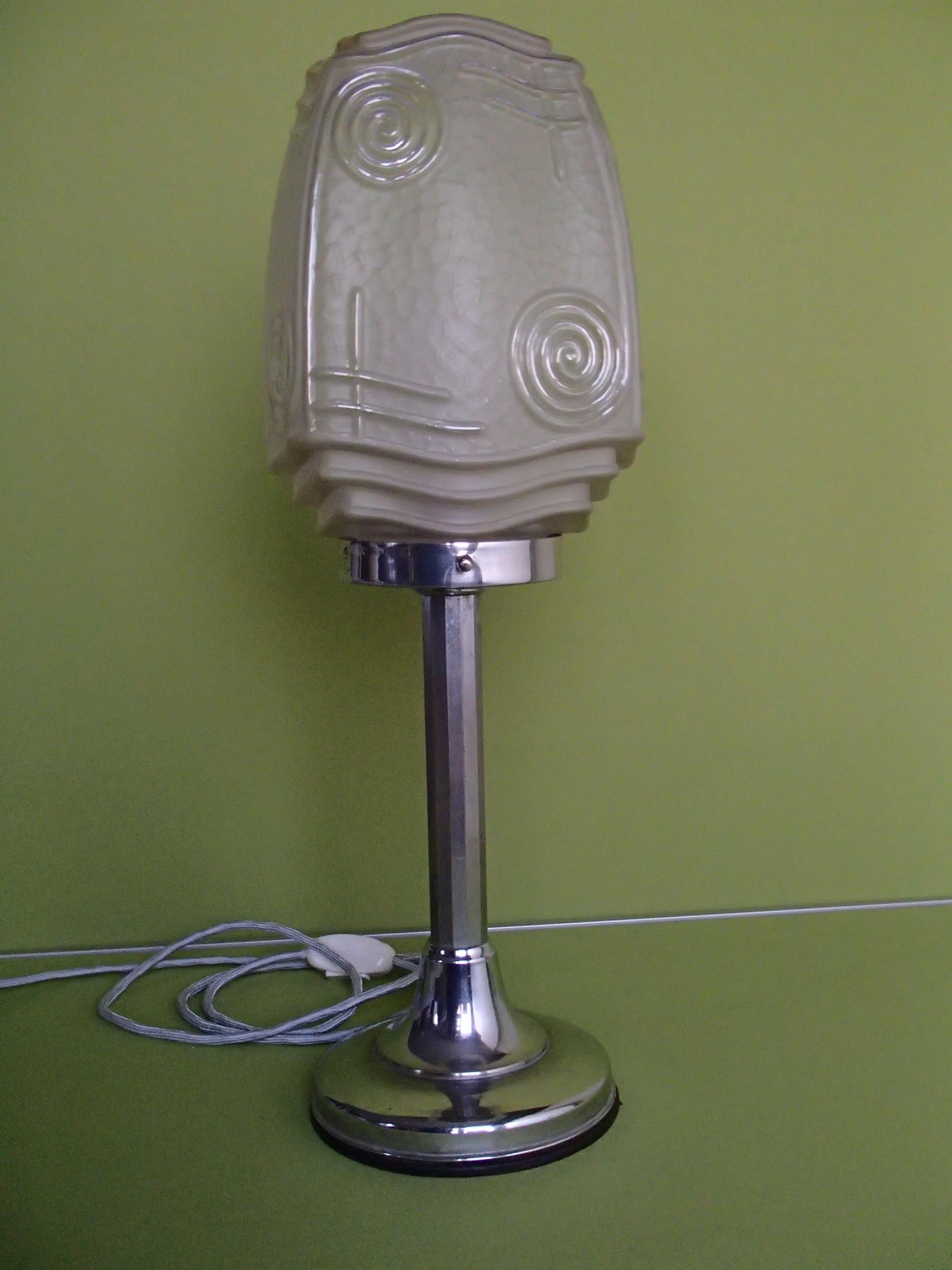 Hughe Art Deco Table Lamp Chrome and Geometrical Glass For Sale 3