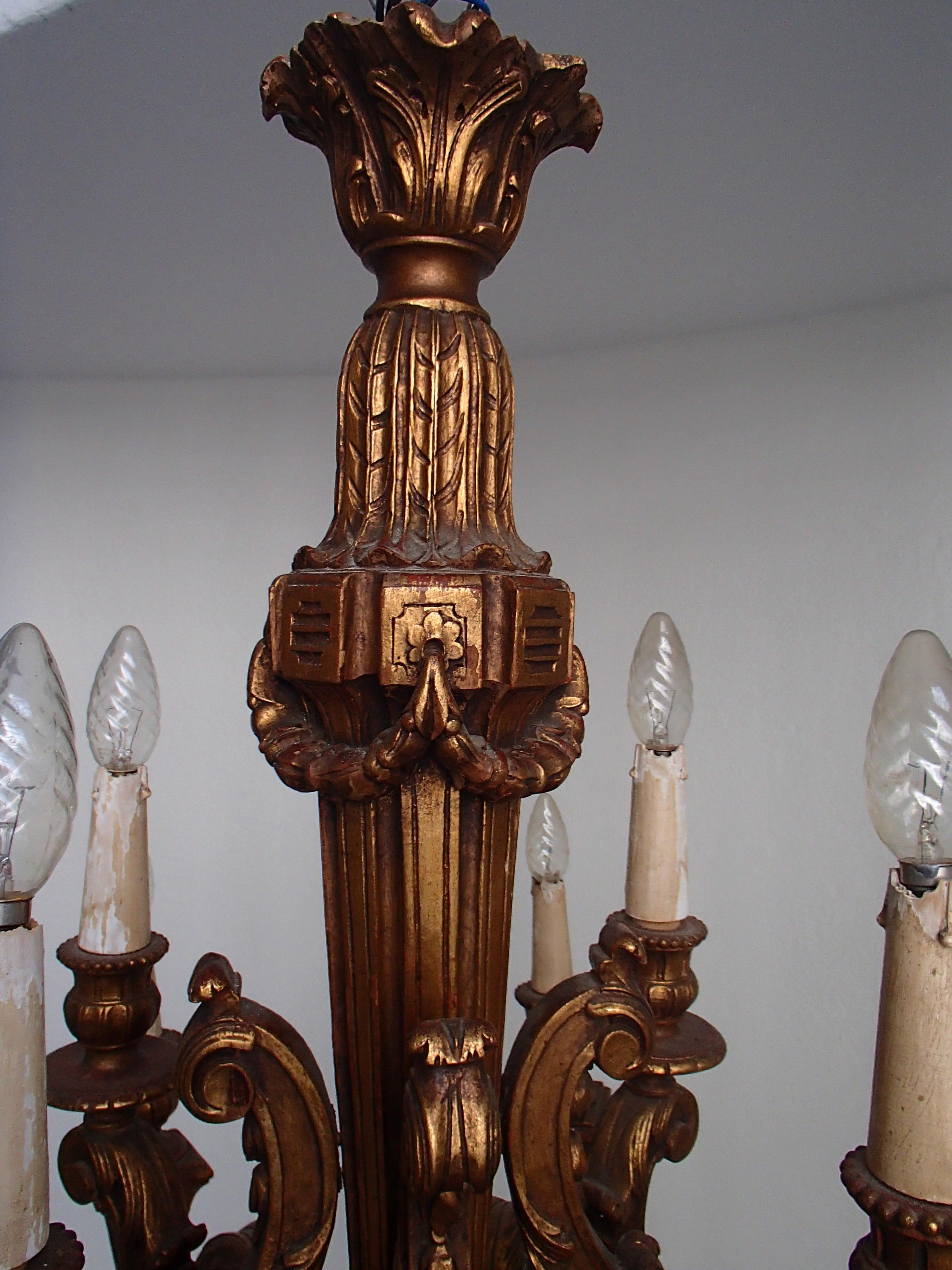 Mid-20th Century Hughe Renaissance 12-Light Chandlier Wood Gold-Plated For Sale
