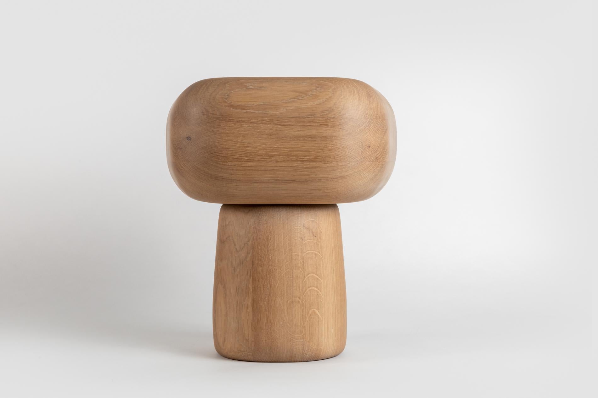 Tabouret Hughes par Moure Studio
Edition limitée à 23 exemplaires.
Dimensions : D40x W45 x H27.8  cm
Matériaux : Chêne massif huilé

Le tabouret Hughes est fabriqué en bois de chêne massif avec une finition à l'huile.
Limité à 23 unités.

Moure /