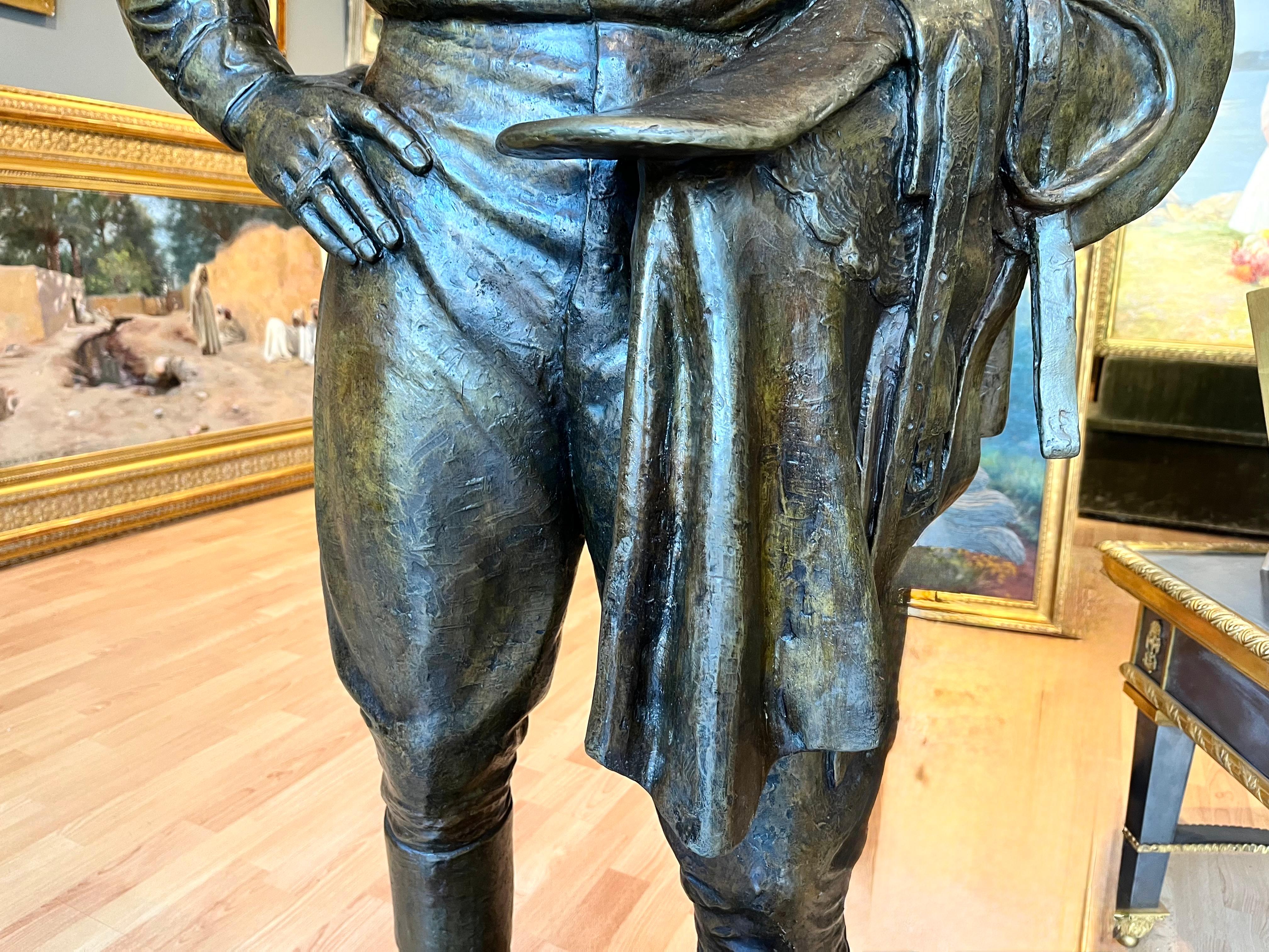 Skulptur von George Woolf, Jockey des Rennpferdes Seabiscuit (Gold), Figurative Sculpture, von Hughlette Wheeler