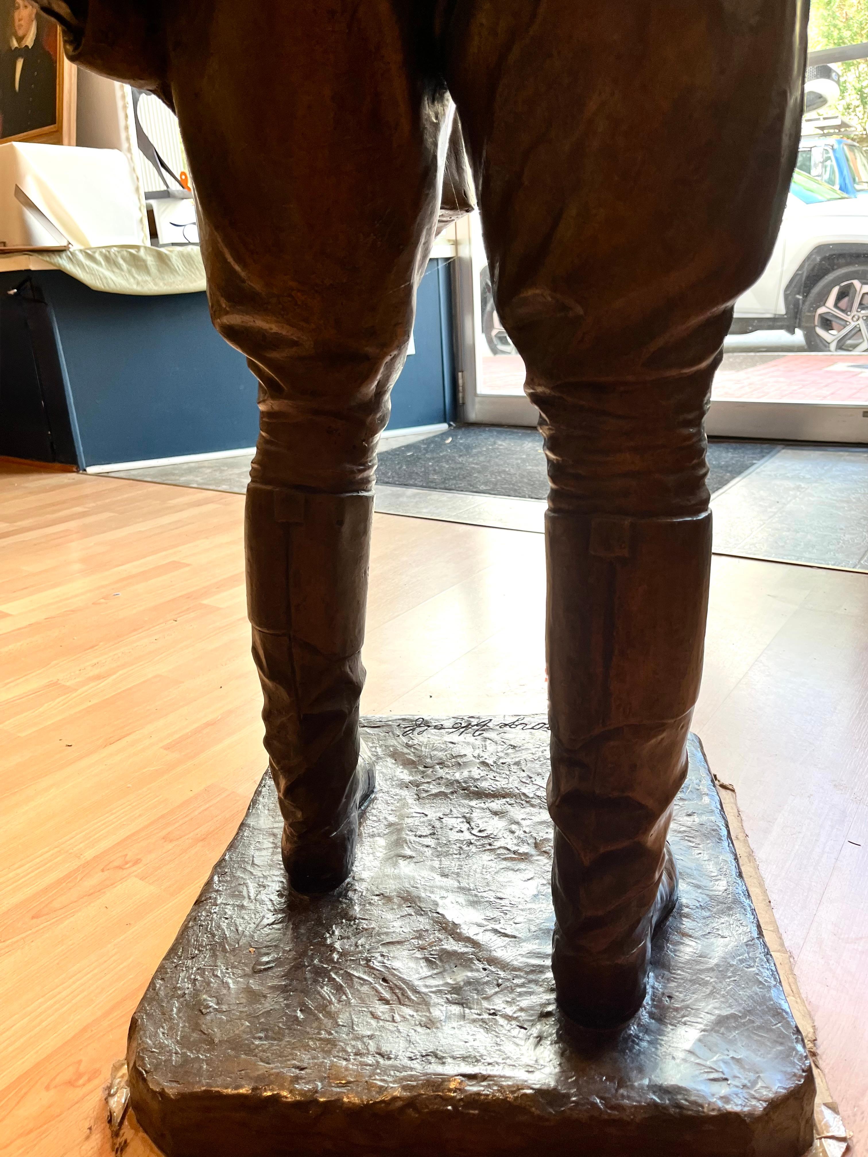 Skulptur von George Woolf, Jockey des Rennpferdes Seabiscuit im Angebot 4