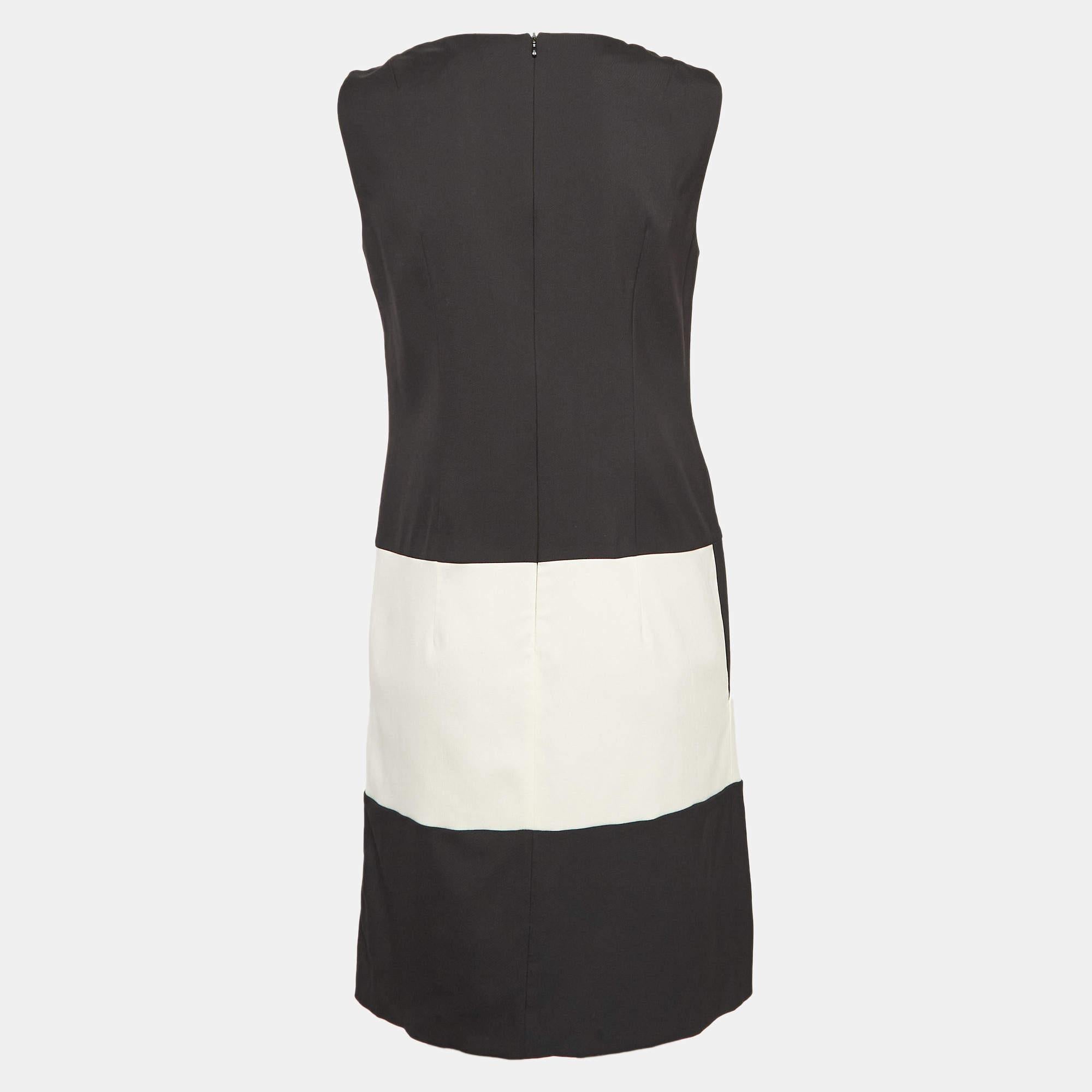 Exhibit a stylish look by wearing this beautiful designer dress. Tailored using fine fabric this dress has a chic silhouette for a framing fit. Style the creation with chic accessories and pumps.