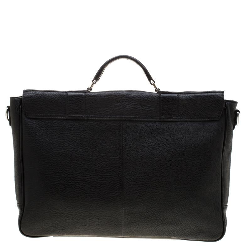 This briefcase by Hugo Boss is just what you need at work. This stylish yet useful black bag fits smoothly to any look and highlights your personality elegantly. This bag is crafted with leather along with fabric lining and spacious interiors with