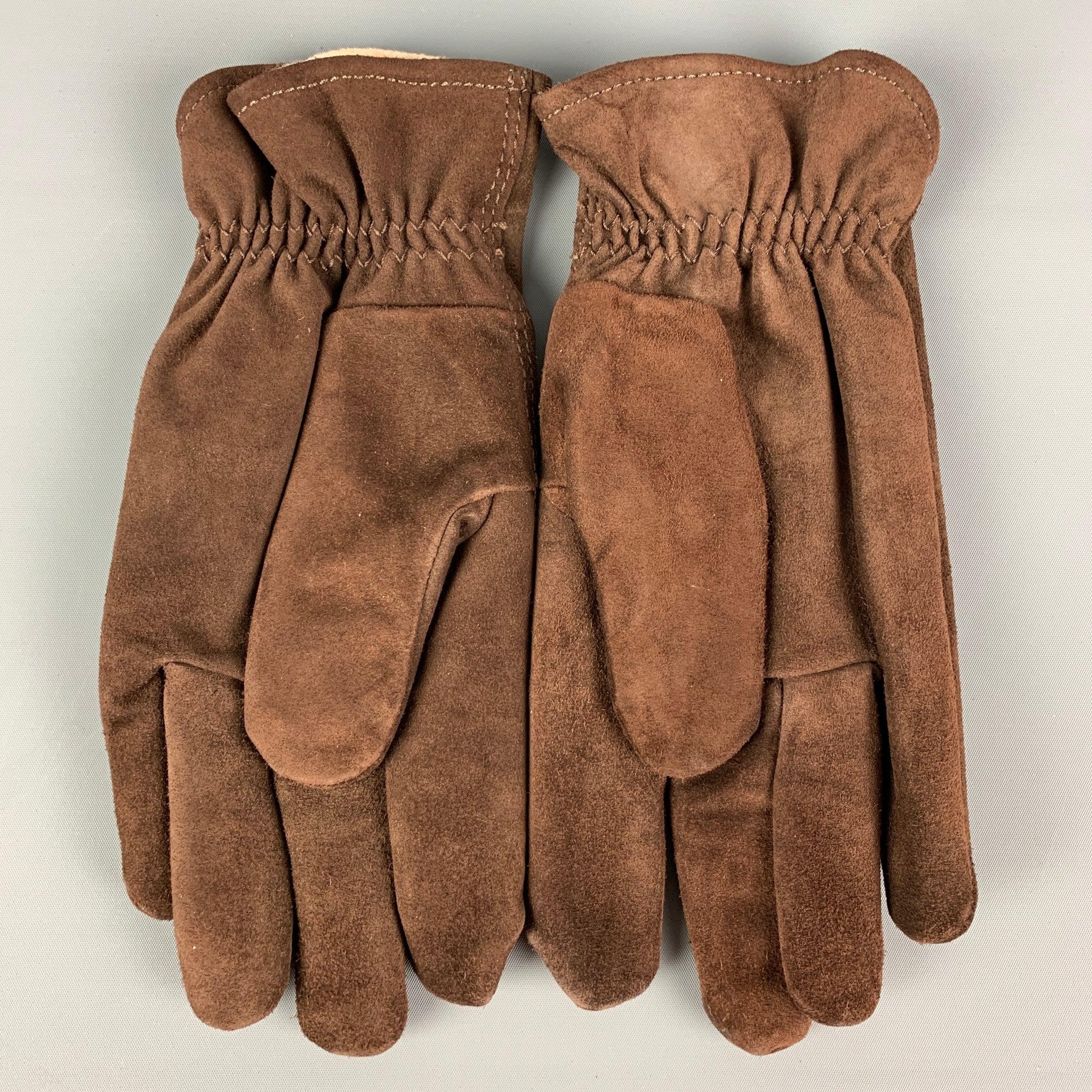 HUGO BOSS gloves comes in a brown suede with a cotton lining featuring top stitching.
Very Good
Pre-Owned Condition. 

Marked:   S 

Measurements: 
  Width: 4 inches  Length:
10 inches 
  
  
 
Reference: 120444
Category: Gloves
More Details
   
