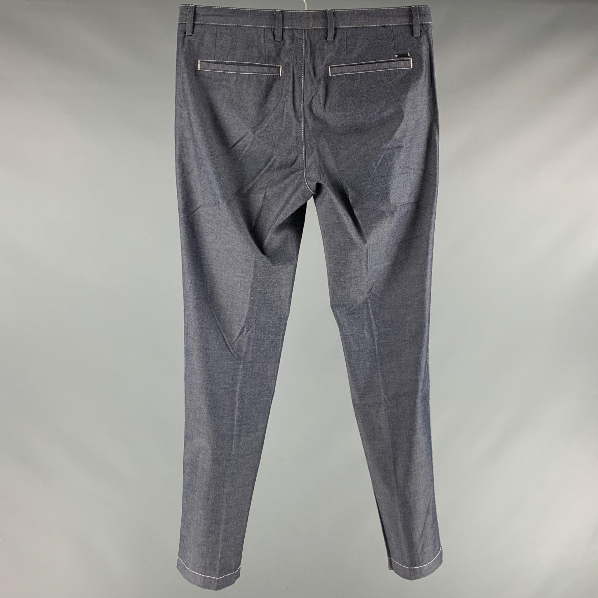 HUGO BOSS casual pants
in a
grey cotton blend fabric featuring flat front style, white contrast stitching, and a zip fly closure.Very Good Pre-Owned Condition. 

Marked:   IT 46 

Measurements: 
  Waist: 30 inches Rise: 8.5 inches Inseam: 32 inches