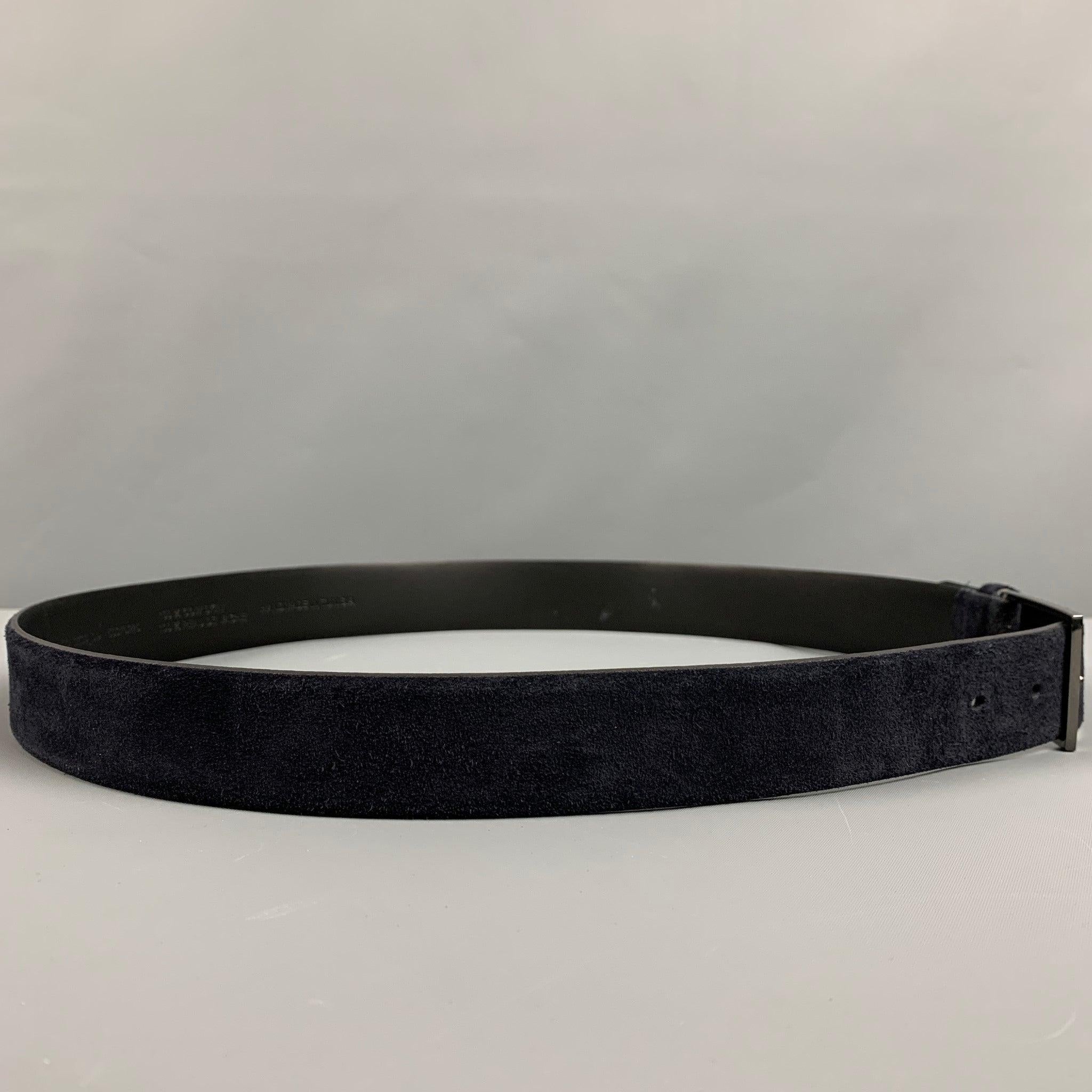 HUGO BOSS belt
in a navy suede fabric featuring gunmetal tone buckle. Handmade.Excellent Pre-Owned Condition. 

Marked:   95-36Length: 42.5 inches  Width: 1 inches  Fits: 35 inches  - 39 inches  Buckle: 2 inches 
  
  
 
Reference: 127881
Category: