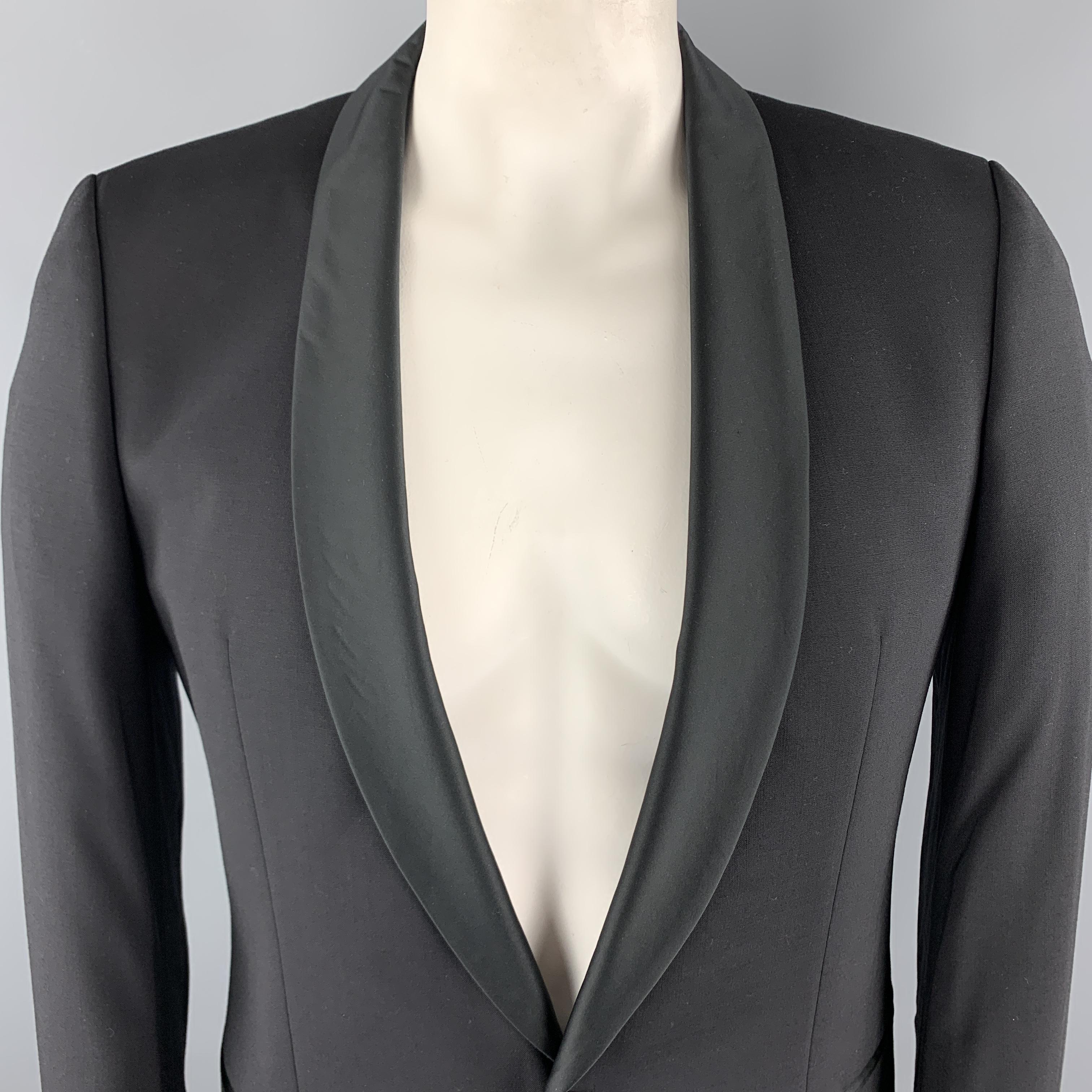 HUGO BOSS Tuxedo Jacket comes in a solid black wool material, with a shawl collar, slit pockets, a single button at closure, single breasted, a satin trim at cuffs, and a single vent at back.

Excellent Pre-Owned Condition.
Marked: 40