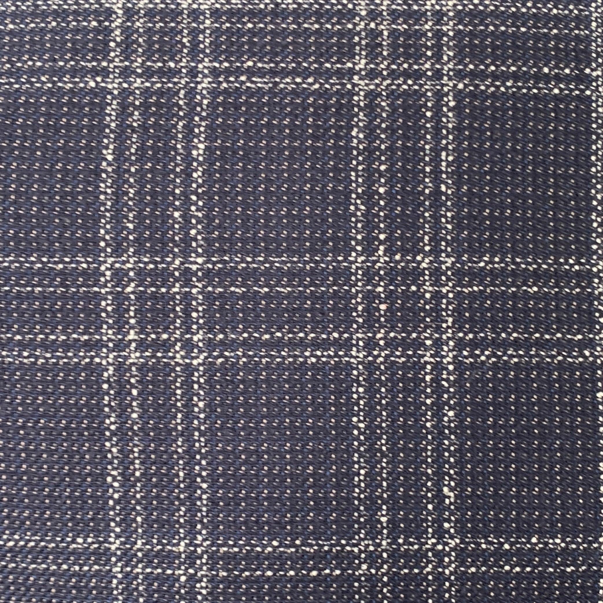 HUGO by HUGO BOSS sport coat
in a
navy and white virgin wool blend fabric featuring a plaid pattern, notch lapel, double vented back, and double button closure. Made in Croatia.Very Good Pre-Owned Condition. Minor mark on sleeve. 

Marked:   IT 50