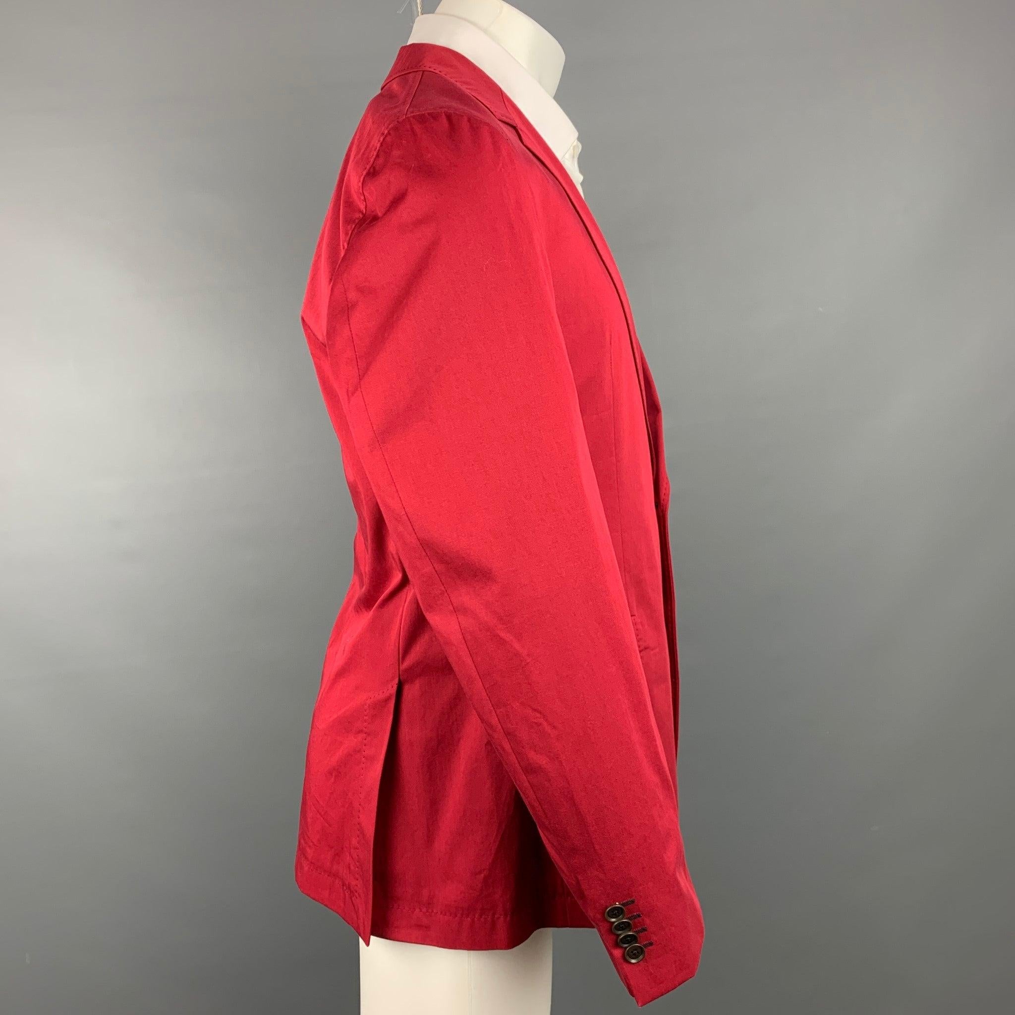 HUGO BOOS
sport coat comes in a red cotton with a half liner featuring a notch lapel, flap pockets, top stitching, and a two button closure.Very Good Pre-Owned Condition.  

Marked:   US 40 

Measurements: 
 
Shoulder:
17.5 inches  Chest: 40 inches 